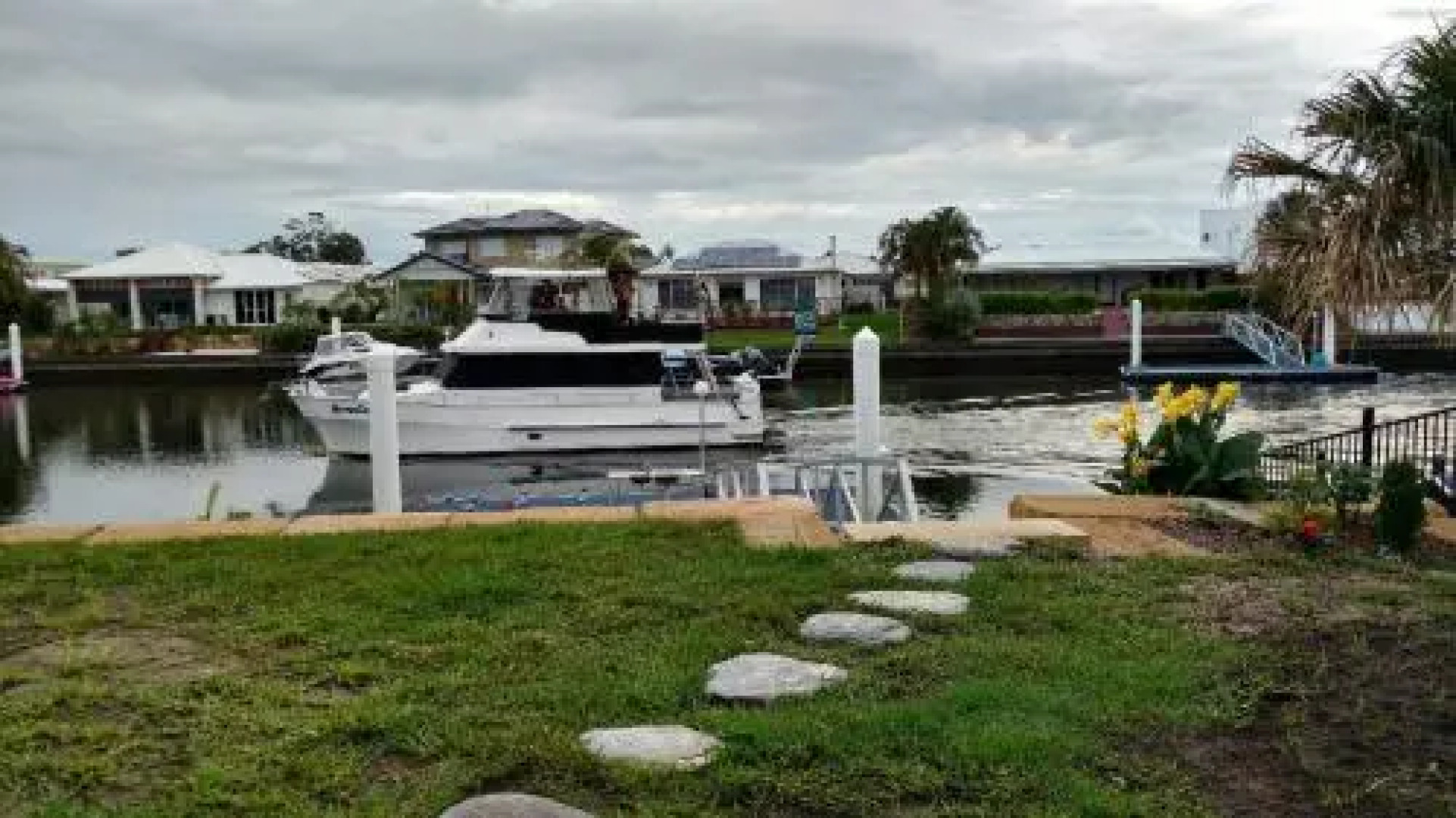 M & T's Waterfront Bed & Breakfast