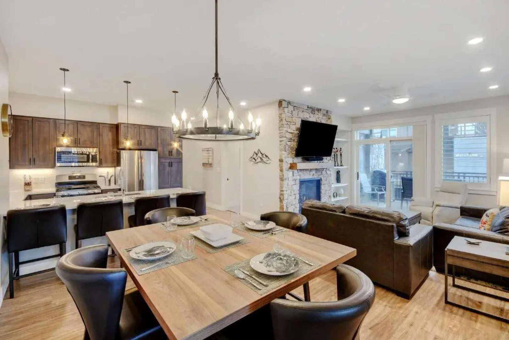 New Luxury Loft #107 Near Resort Huge Hot Tub & Views - FREE Activities & Equipment Rentals Daily