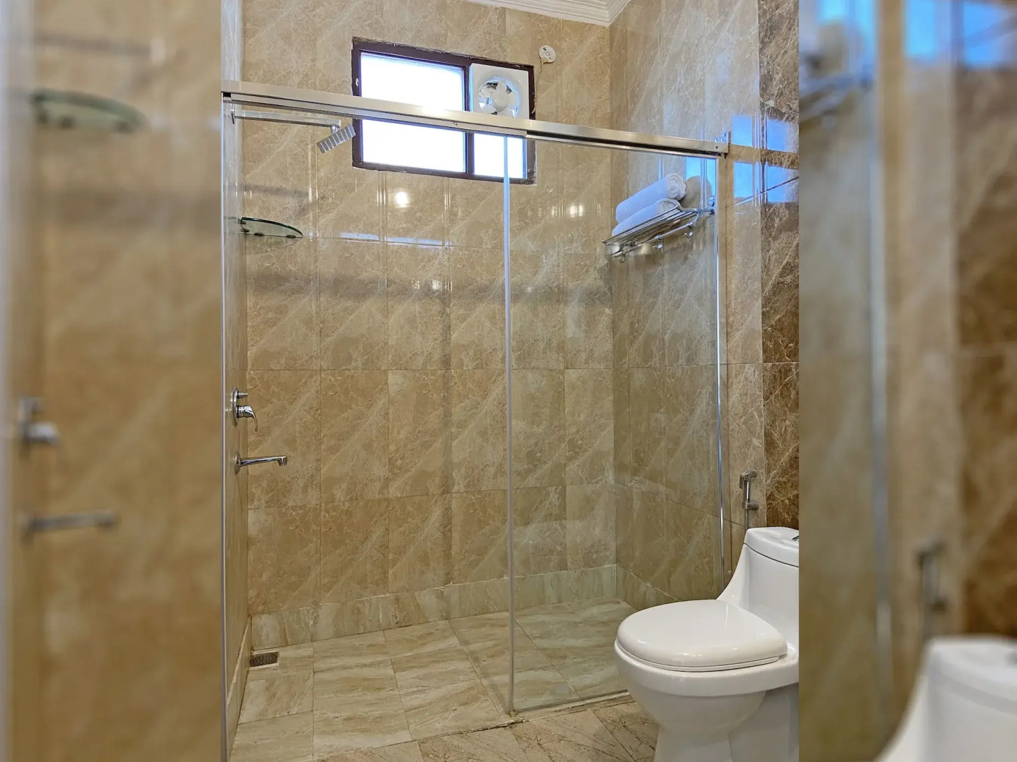 Hotel Nirvana Palace