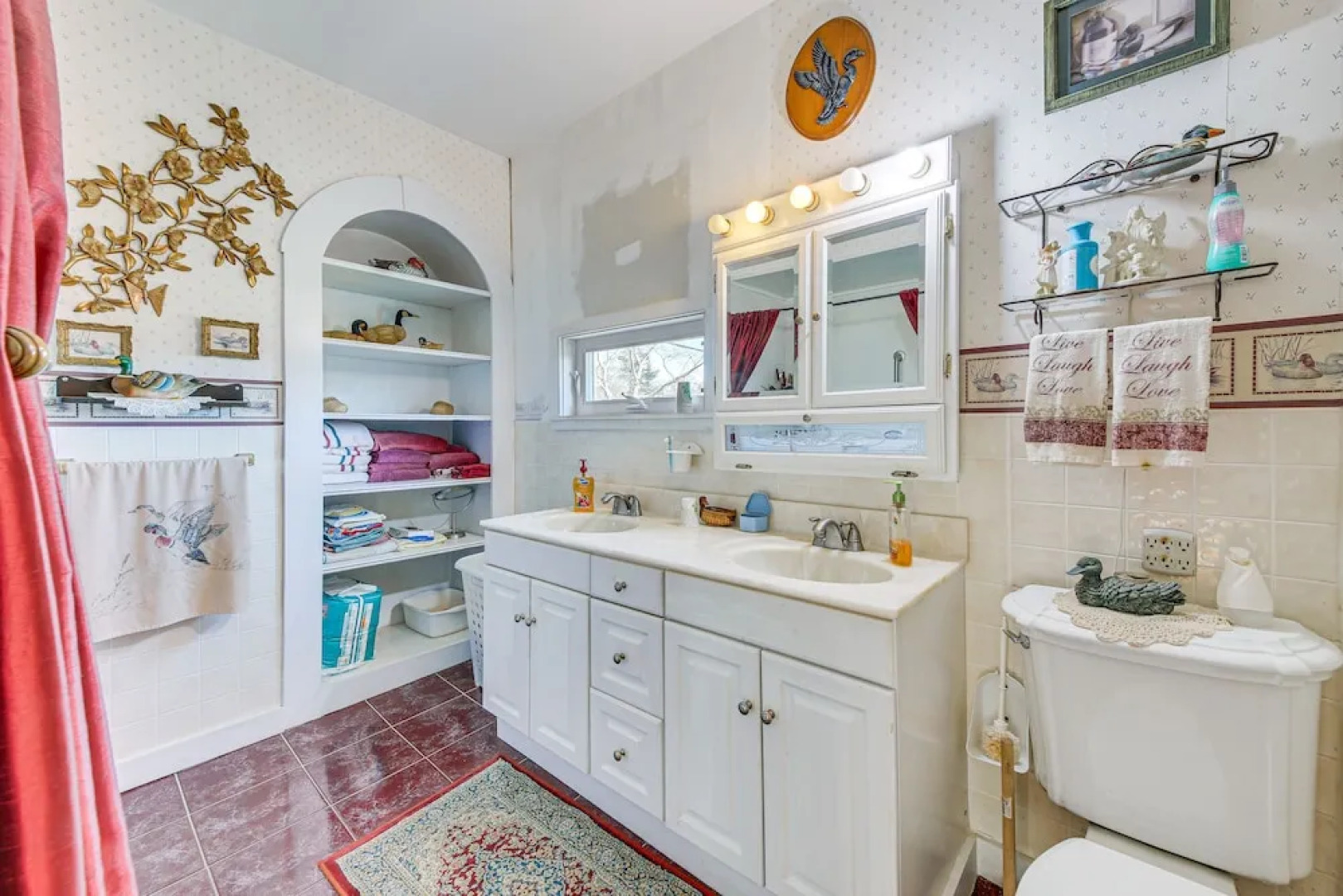 Spacious Round Pond House w/ On-site Trail Access!