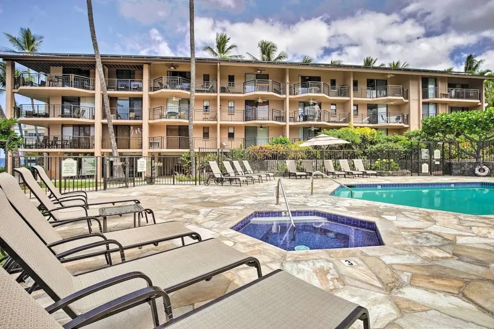 Kailua-kona Condo w/ 2 Private Lanais!