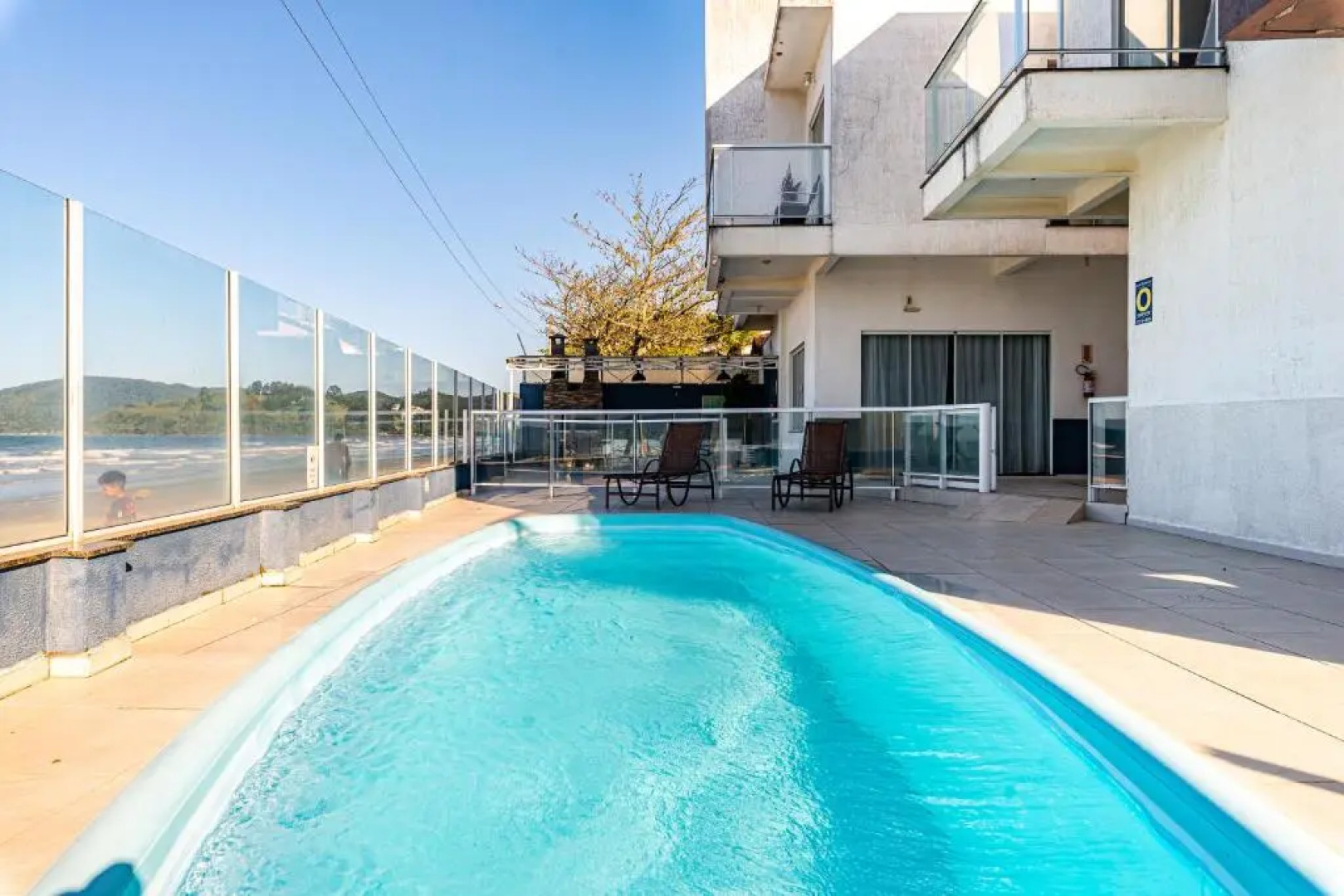 Duplex pé na areia com vista deslumbrante RAT001