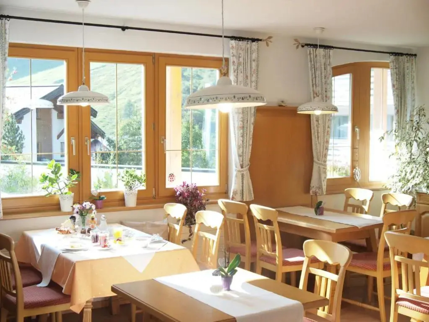 Apart-Garni Motnaida