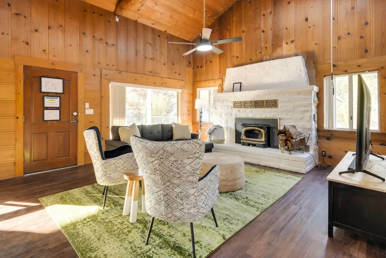 Waterfront Mariposa Vacation Rental w/ Hot Tub