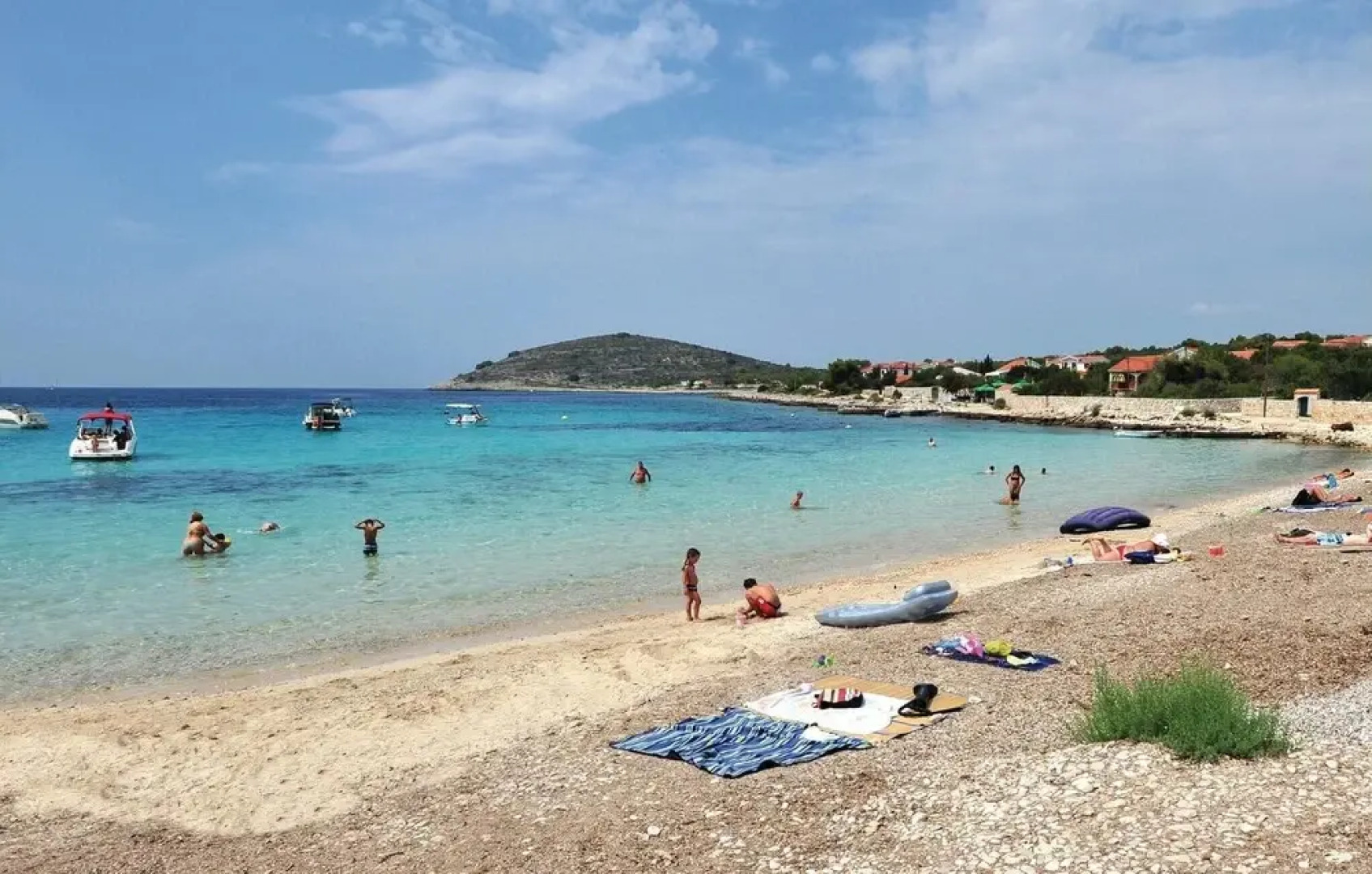 Beautiful Home in Drvenik Mali With Wifi and 4 Bedrooms