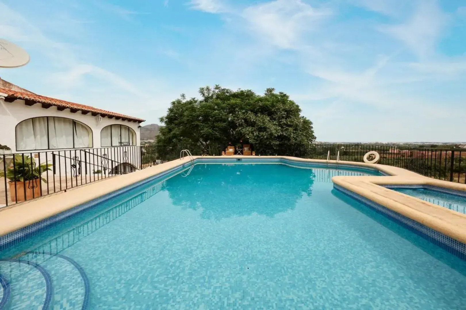 El Cid Hotel Restaurant & Bar