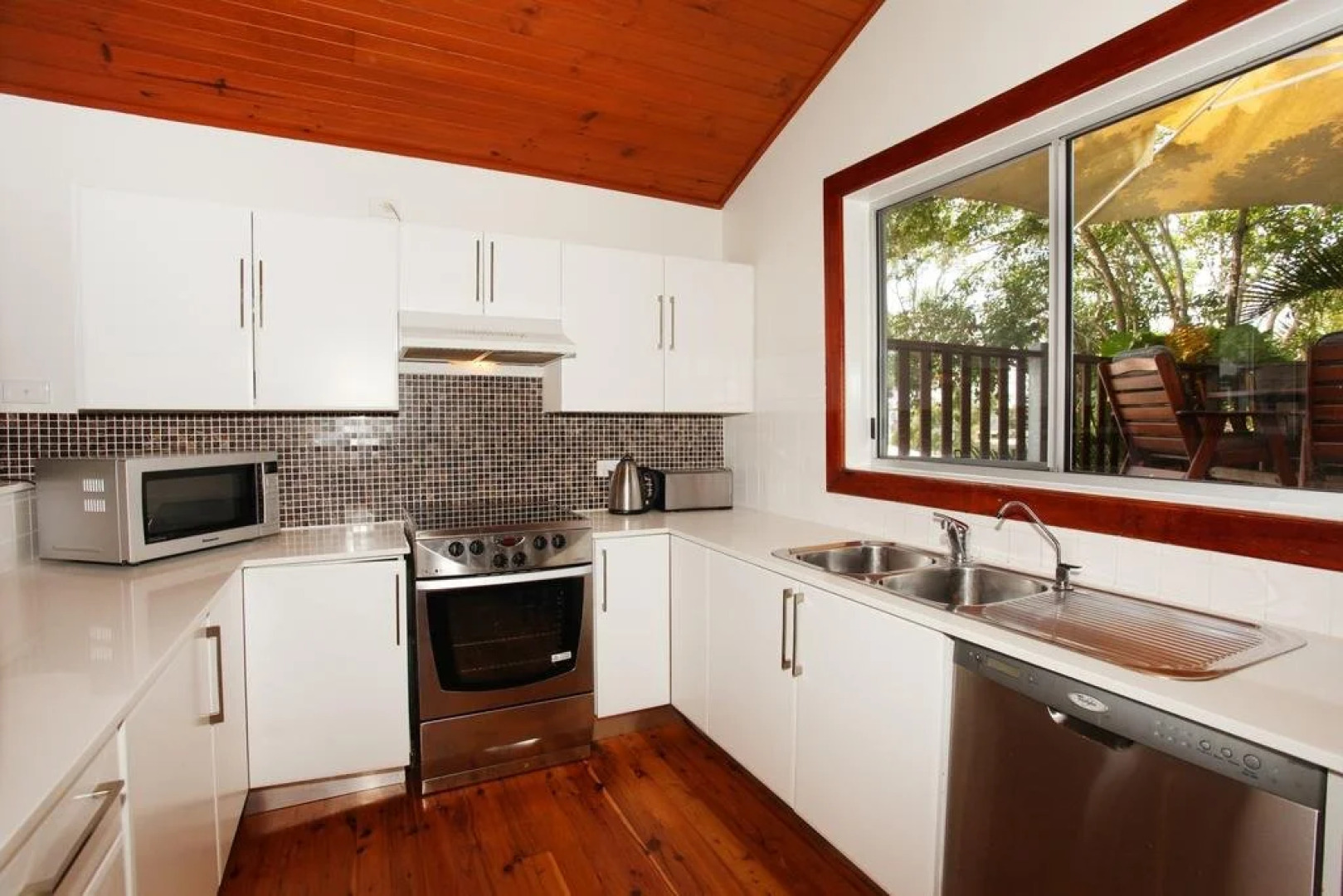 Mayfield 23 Holiday House