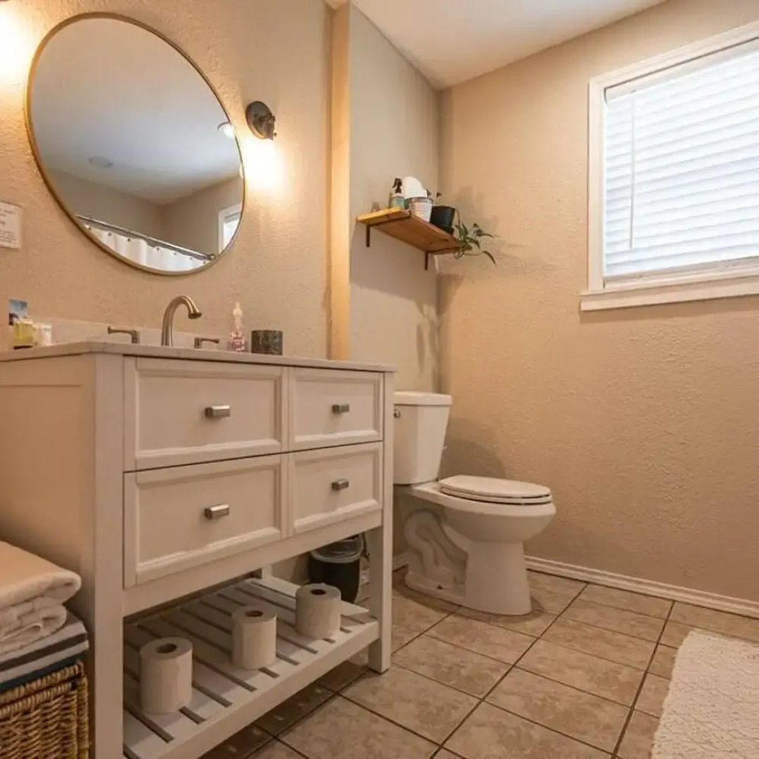 Escape to a Restored 1920s East Waco Bungalow