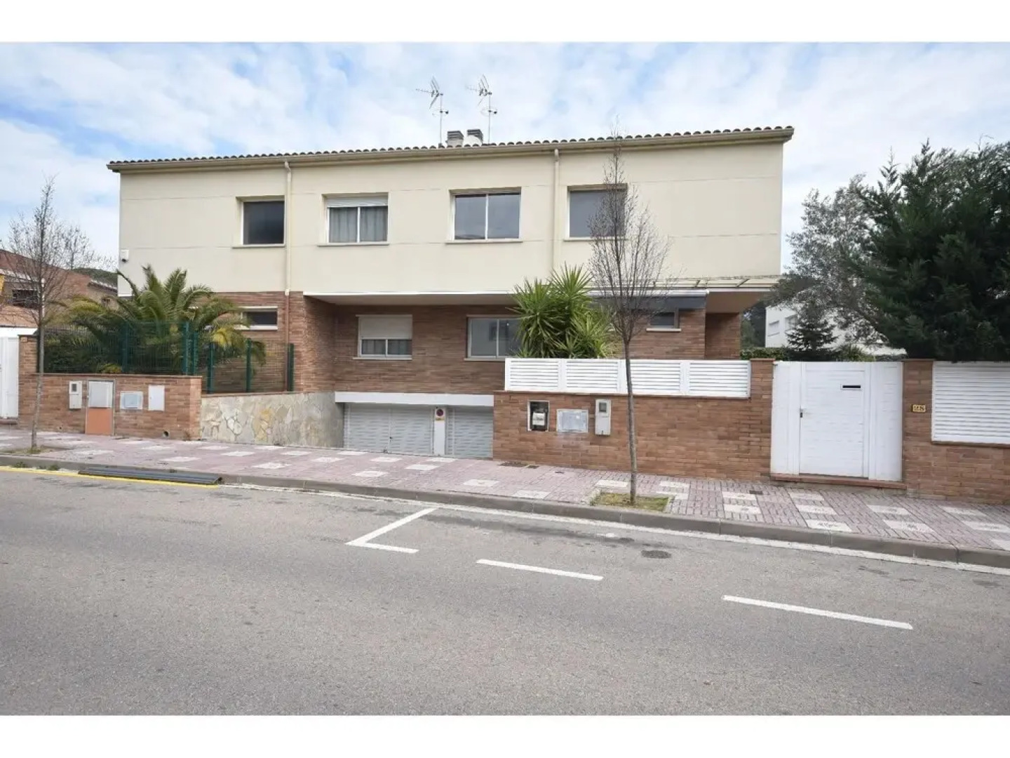 Big House pool and golf