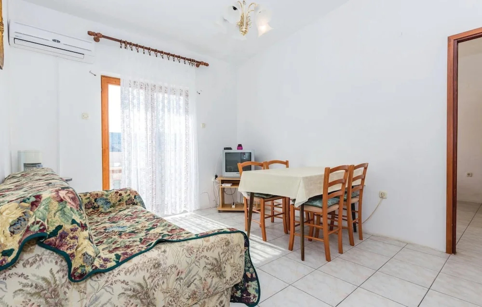 Nice Home in Zubovici With Wifi and 2 Bedrooms