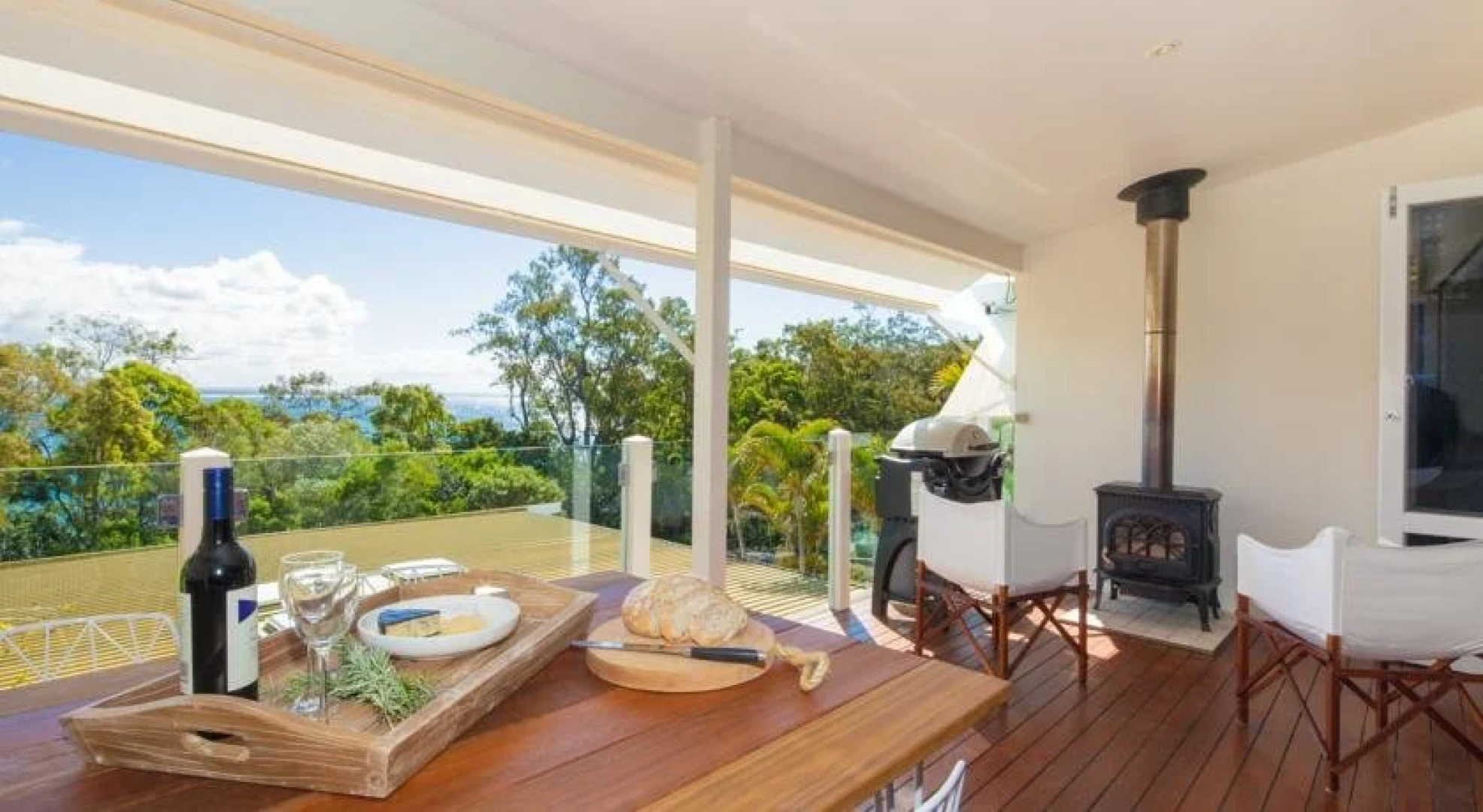 3 Dolphins Apartments