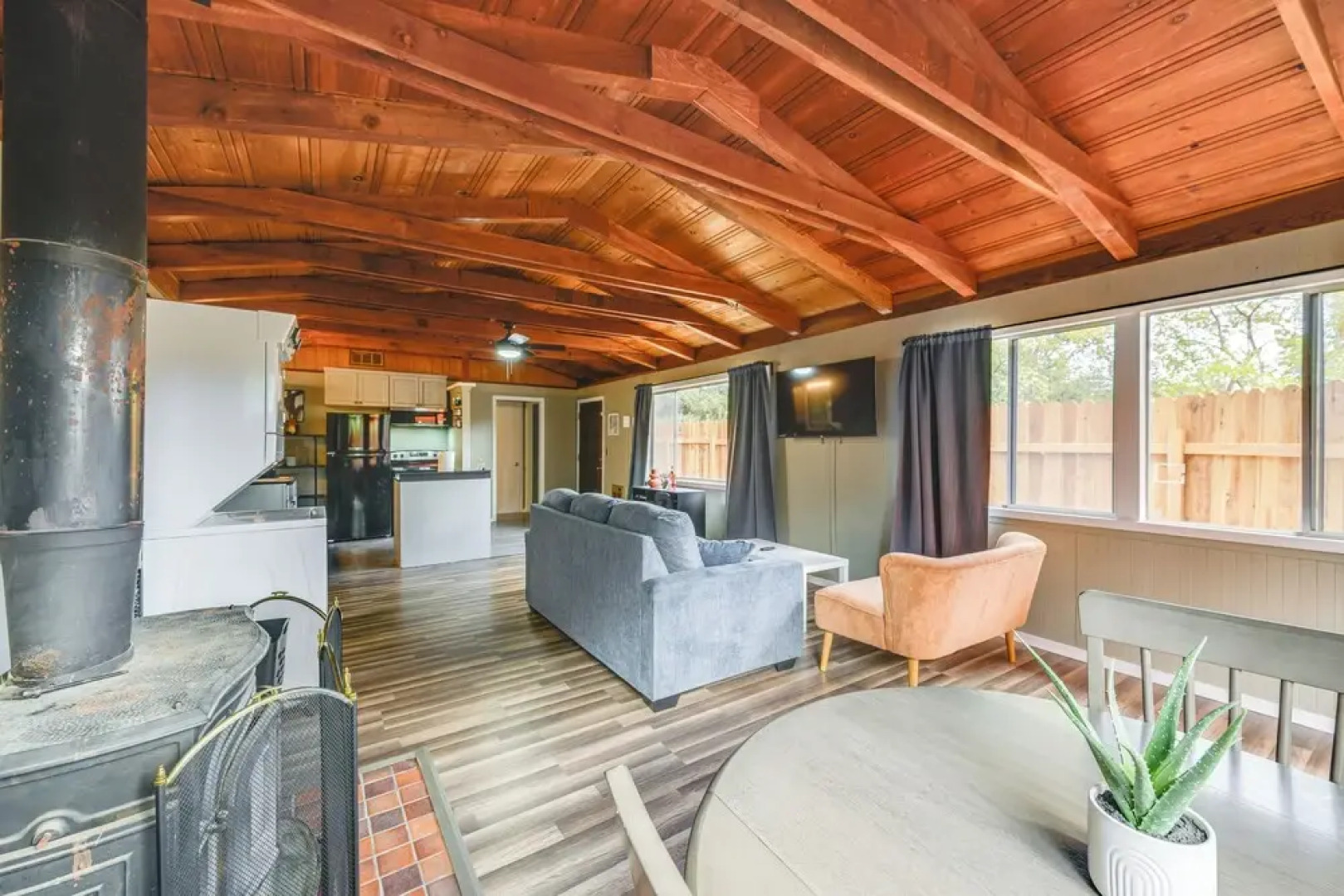 < 1 Mi to Water: Cozy Clearlake Cabin