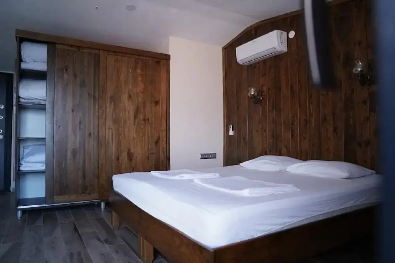 Astroi̇a Otel & Bi̇li̇m Kampi