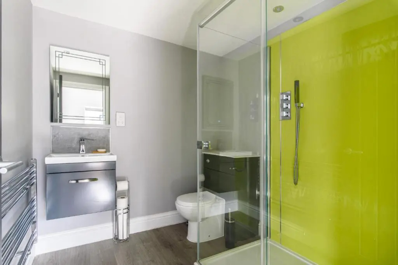 Lovely 2-bed double en-suite with Cathedral views