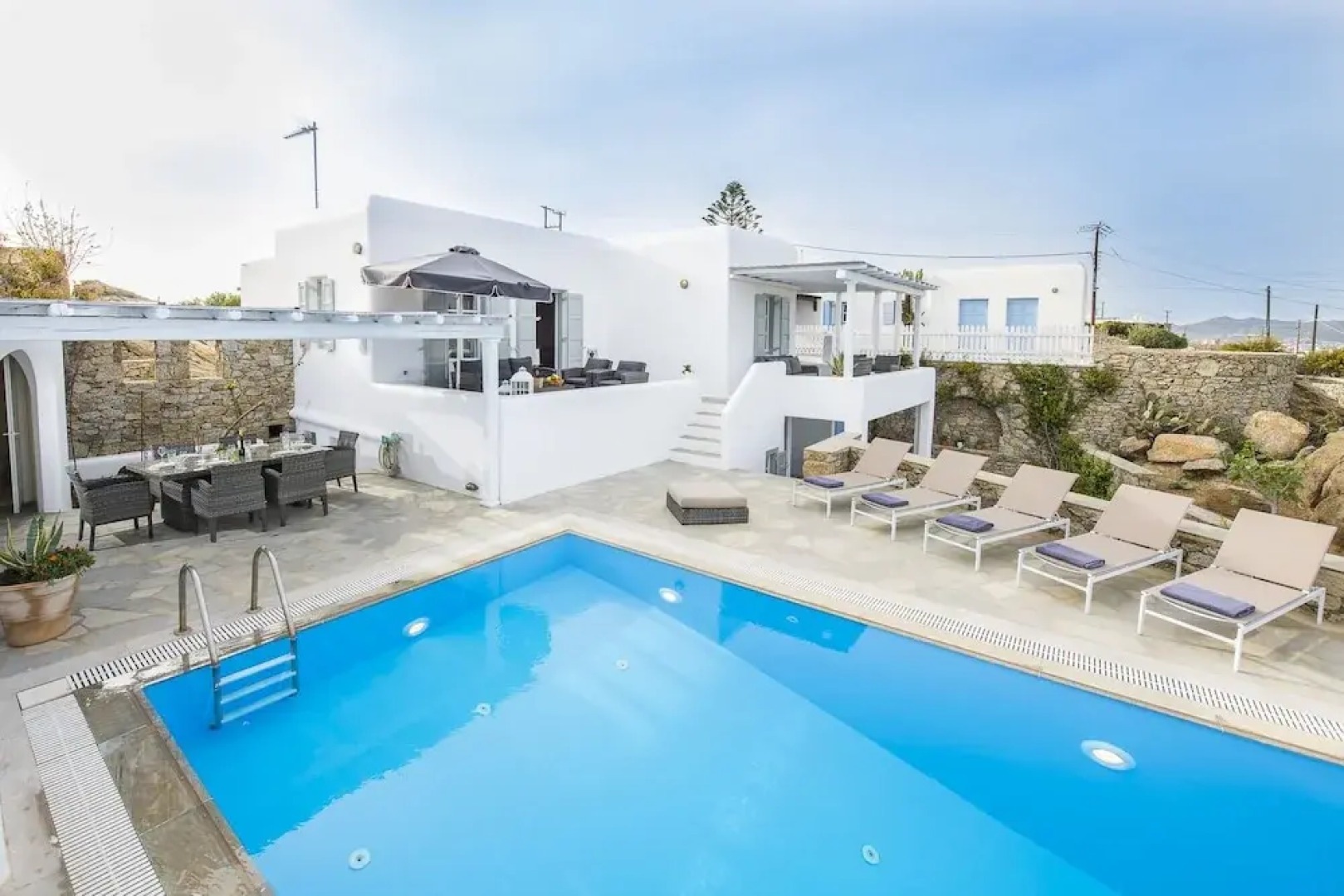 Mykonos Psarrou villa for 18 persons by VillaRentalsgr