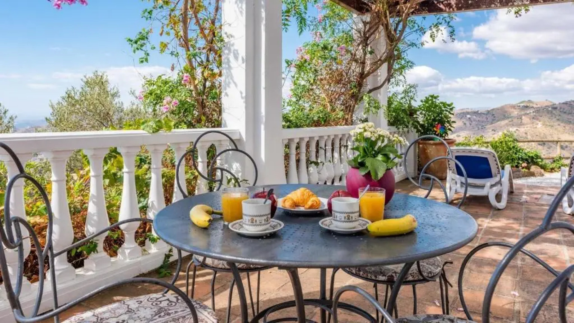 Casa Lola Sayalonga by Ruralidays