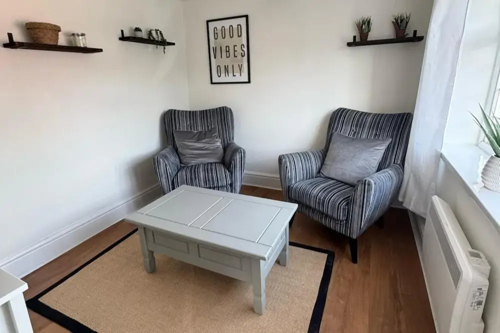 Cottage - Sleeps 4 - Pet Ok - Patio - Parking