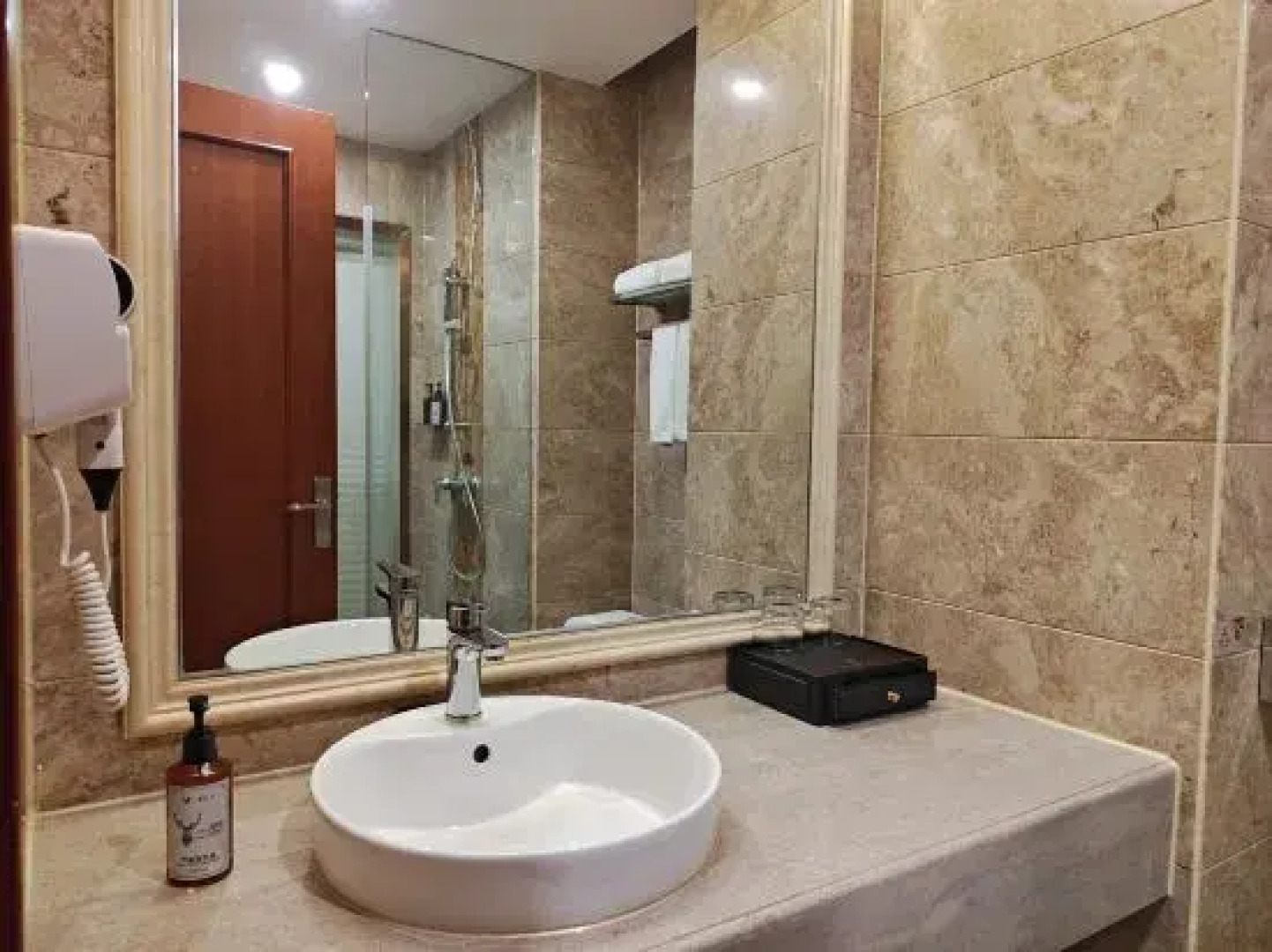 Vienna International Hotel ·Shaoguan Baiwang Square Waterside Pavillion