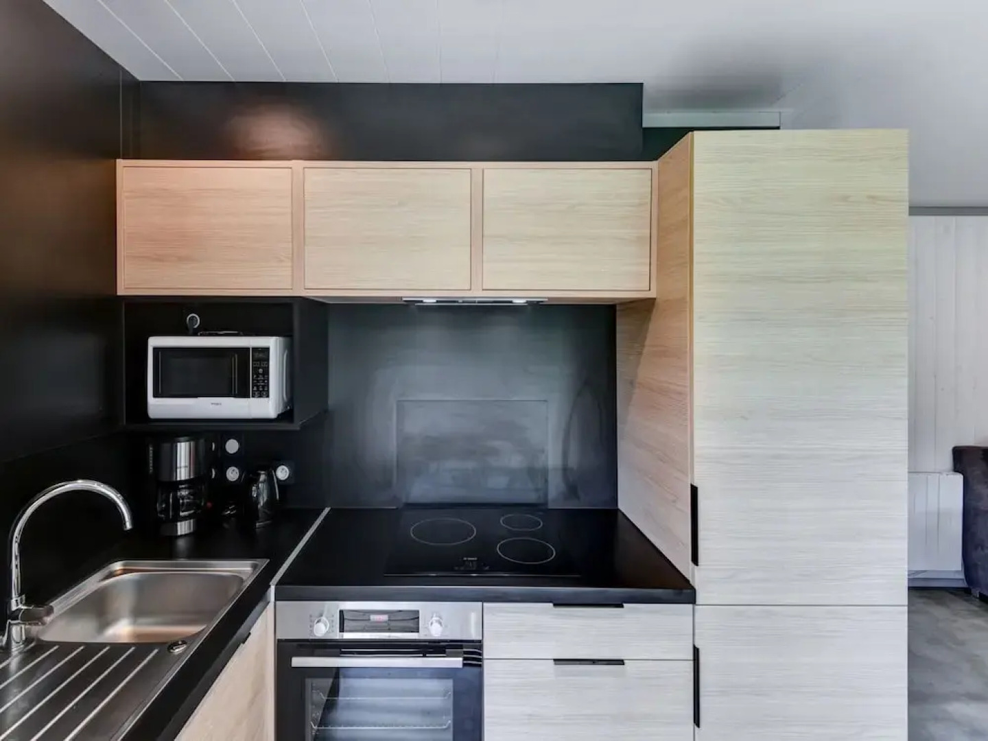 Secluded Chalet in Hourtin With Swimming Pool