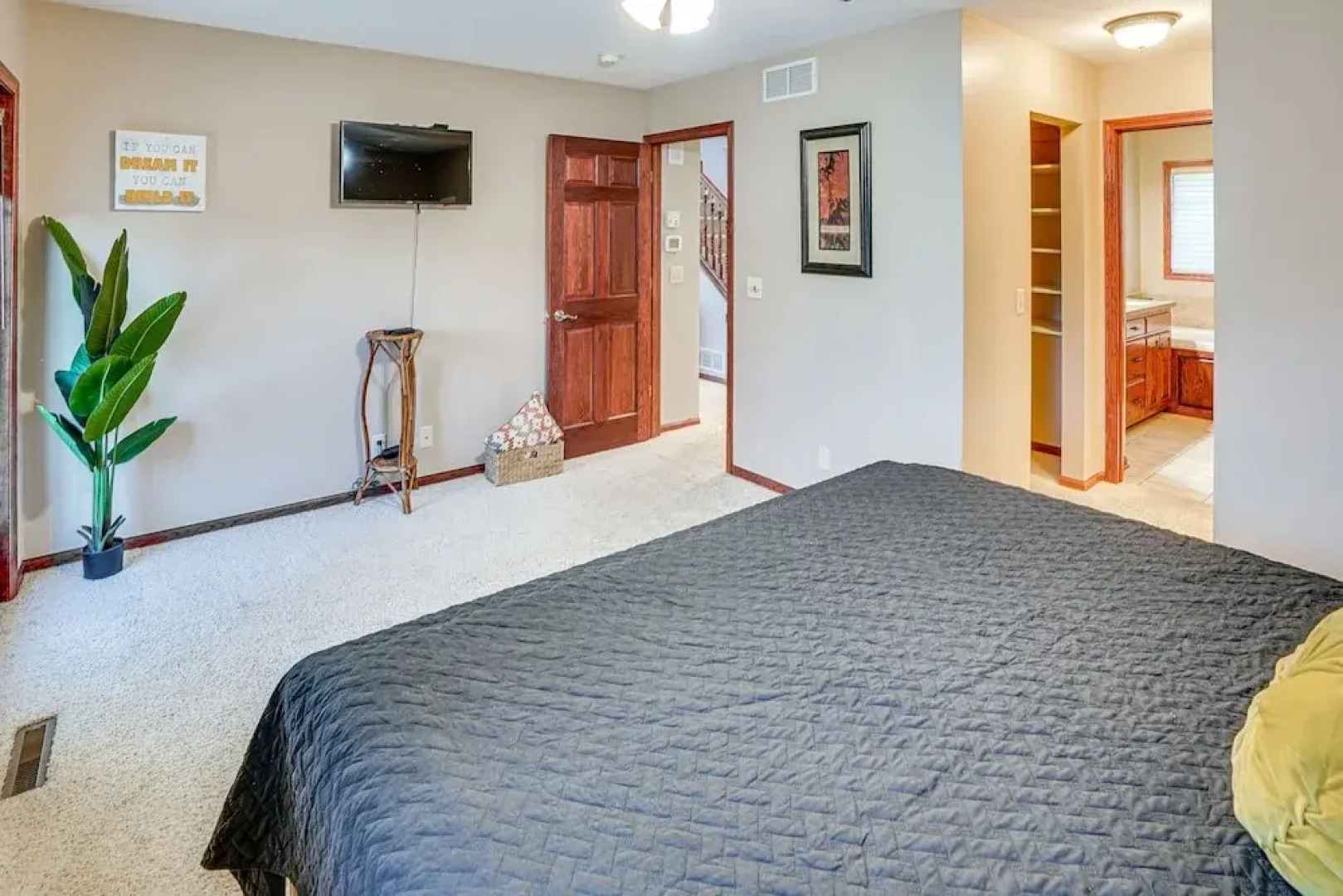 Family Vacation Rental Home ~ 1 Mi to Okabena Lake