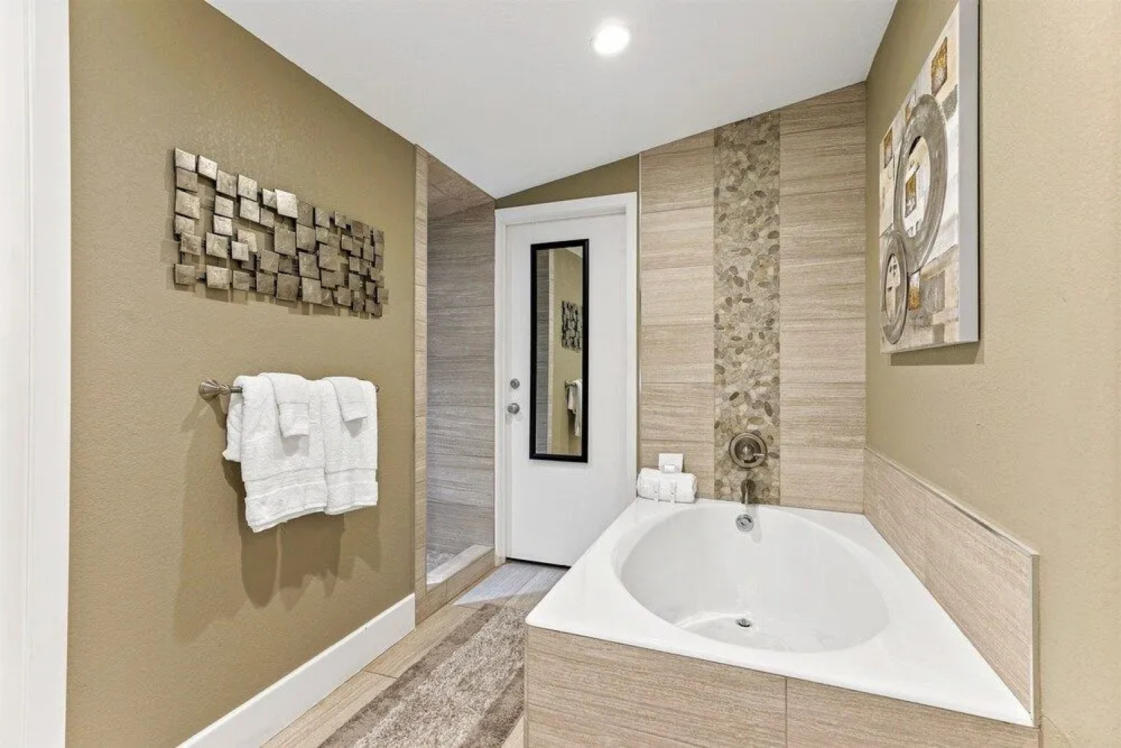 Large Luxury Home W/pool, Hot-tub, Grill/bar, &cin