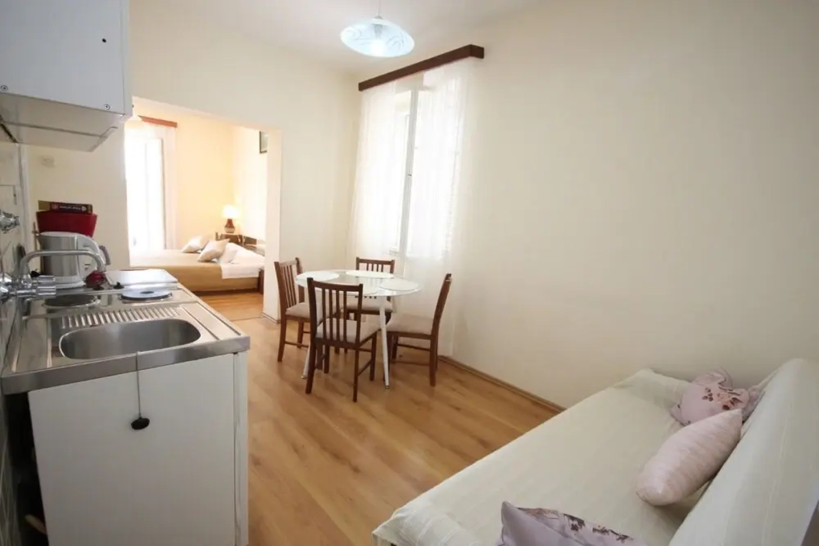 Nikola 1 - Free Parking - SA1