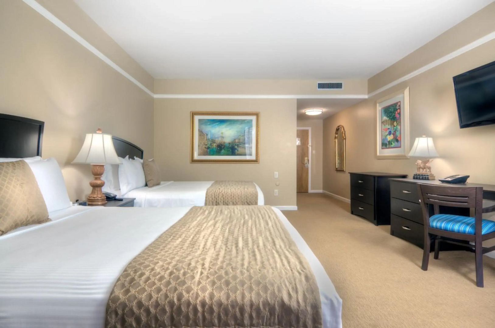 Dinah's Garden Hotel