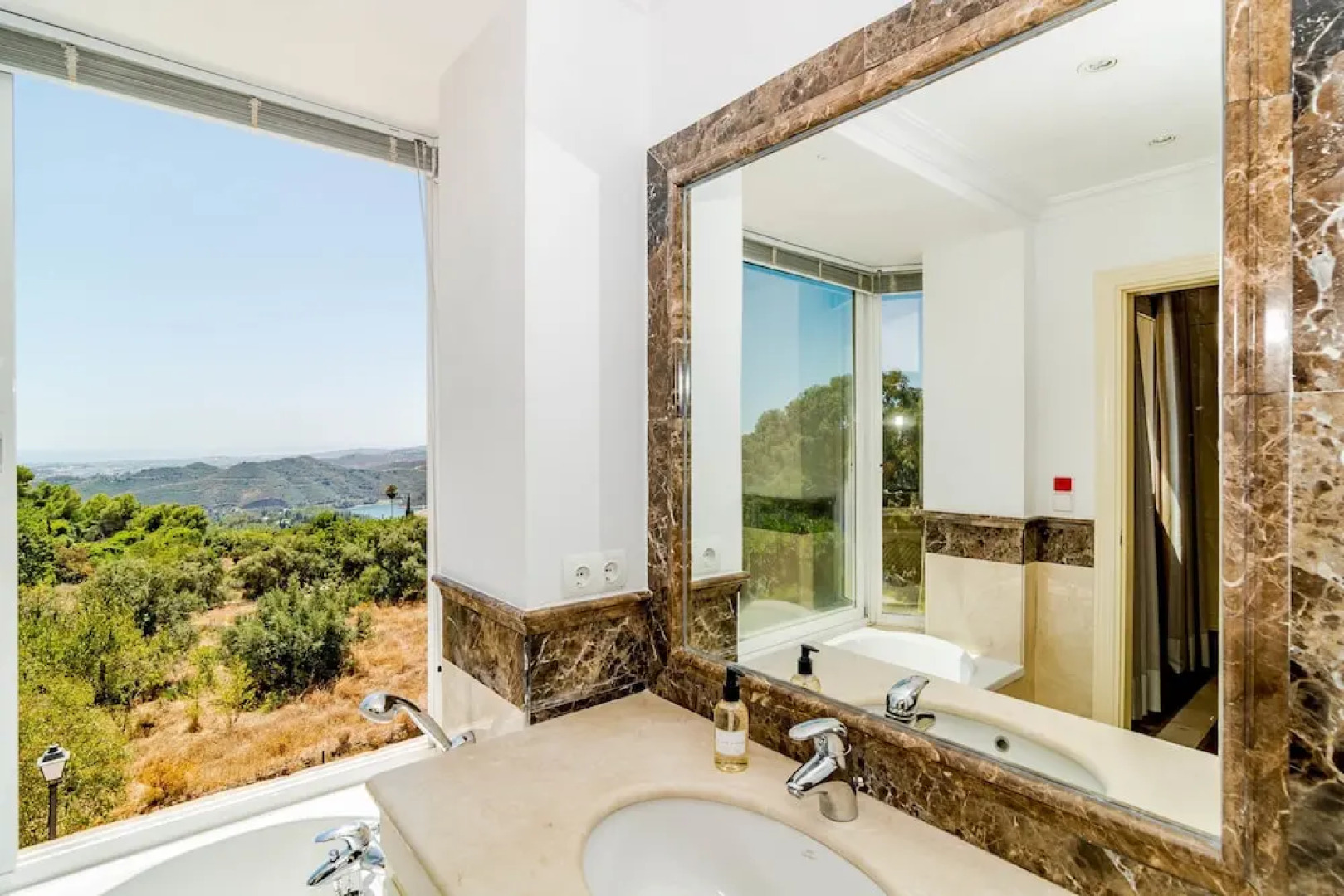 SBCC 2 bedroom villa with breathtaking views Roomservice