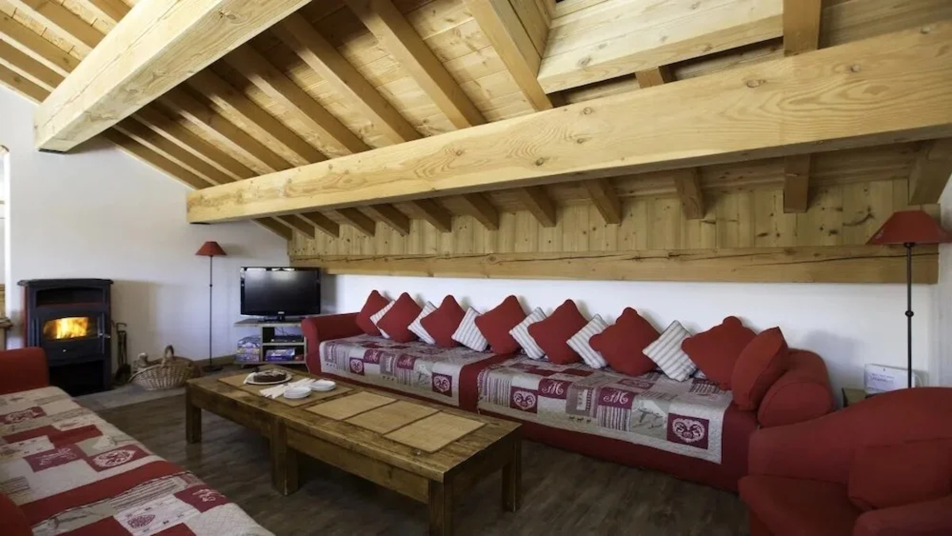 Chalet Perdrix by Skinetworks