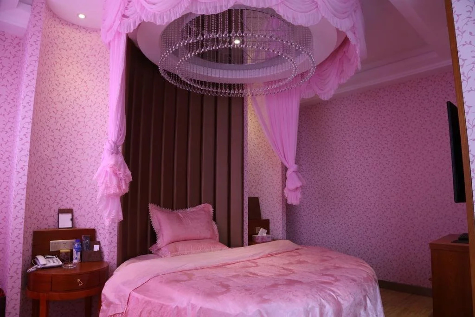 Golden Moon Business Hotel