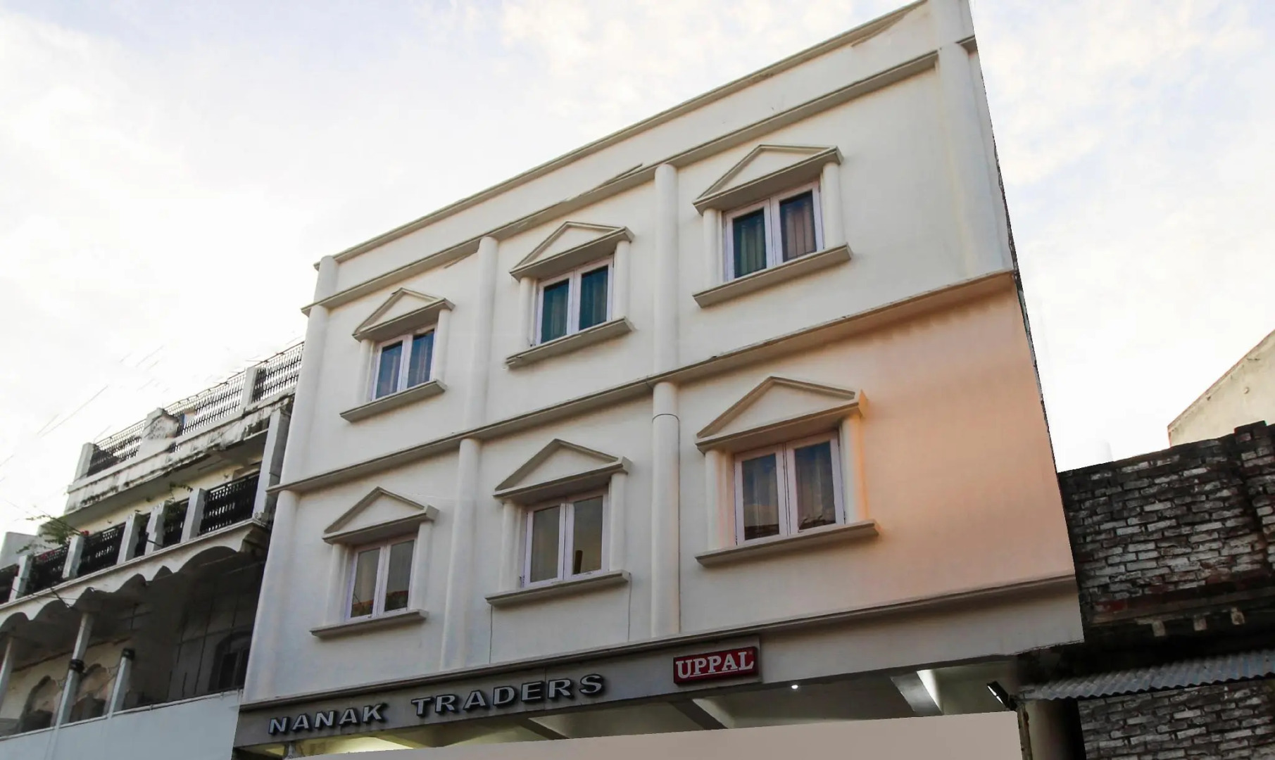 Itsy Hotels Royal Monarch