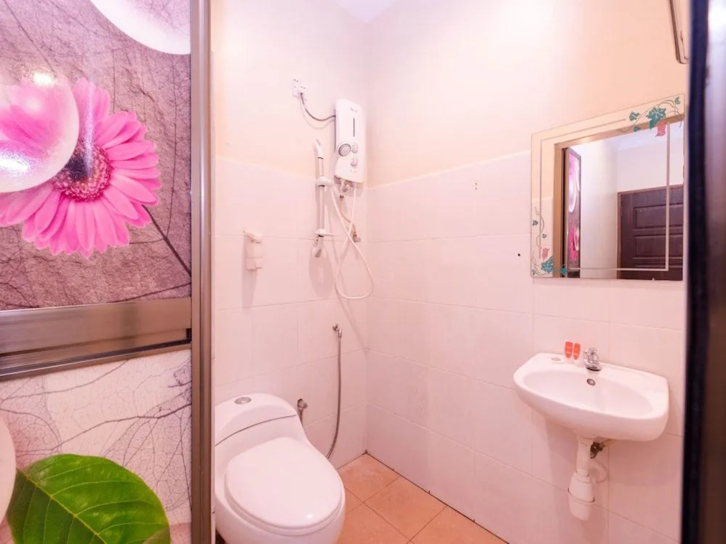 Super OYO Capital O 89366 Spring Inn Hotel