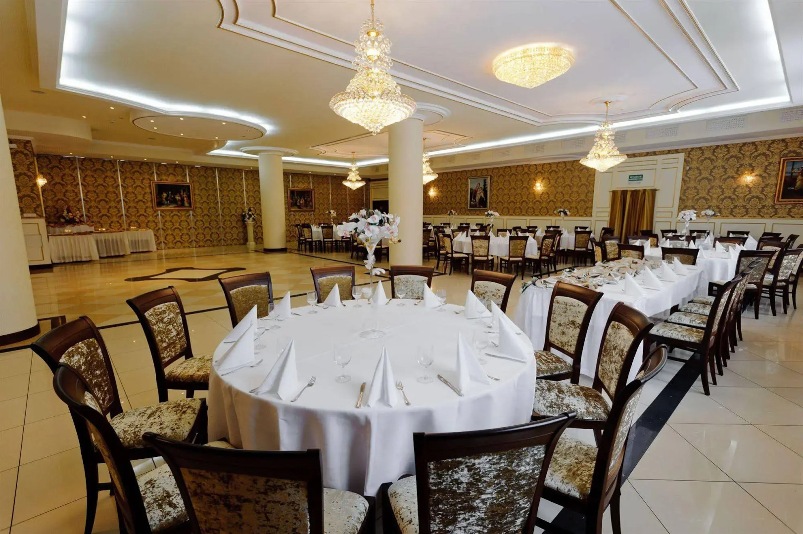 Hotel Dworek Tryumf Dąbrowscy Spółka Jawna