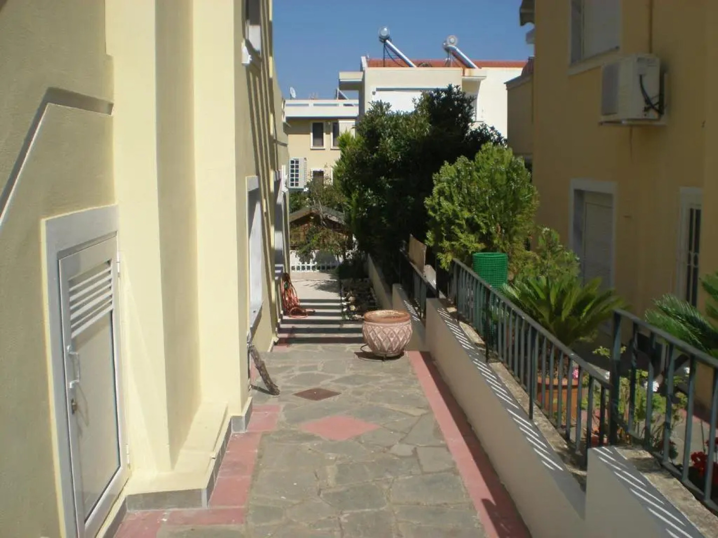 Nikolas & Anezina house