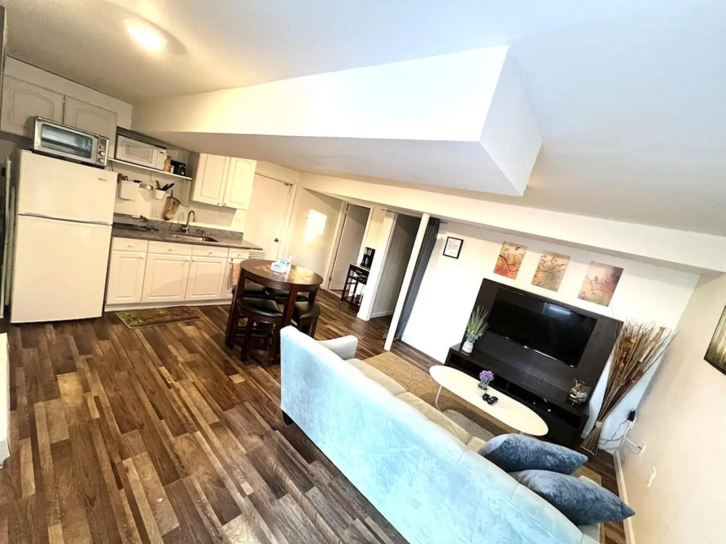 Tucked away garden level studio near Cambridge