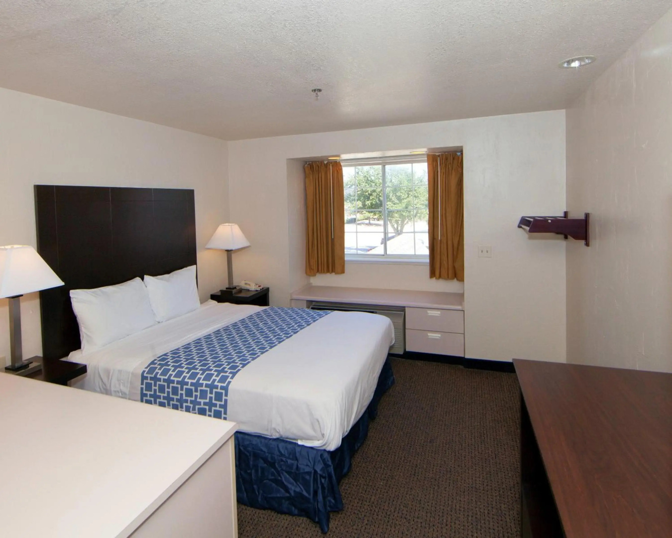 Rodeway Inn & Suites Lewisville I-35