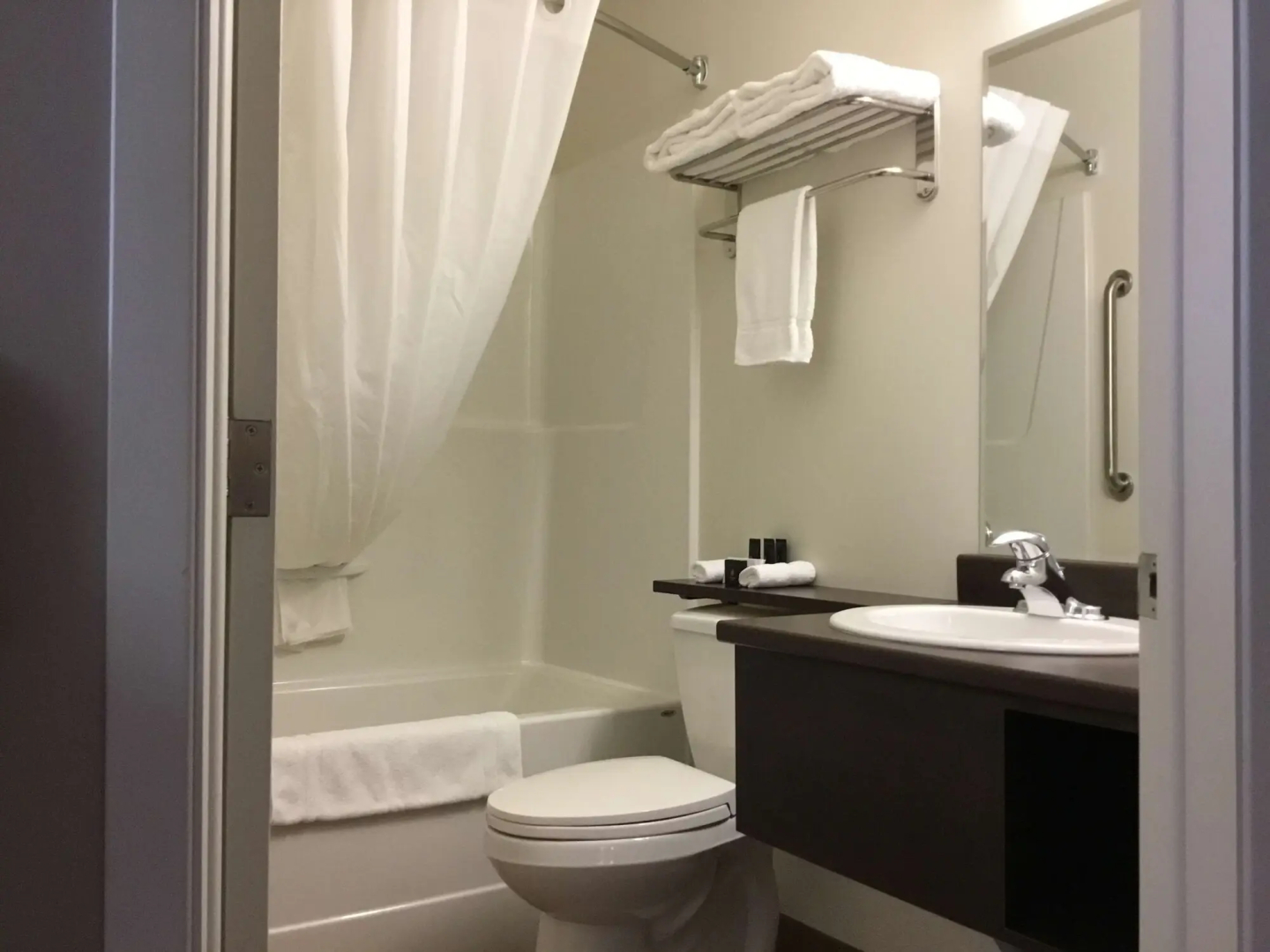 Villa Inn & Suites, SureStay Collection by Best Western