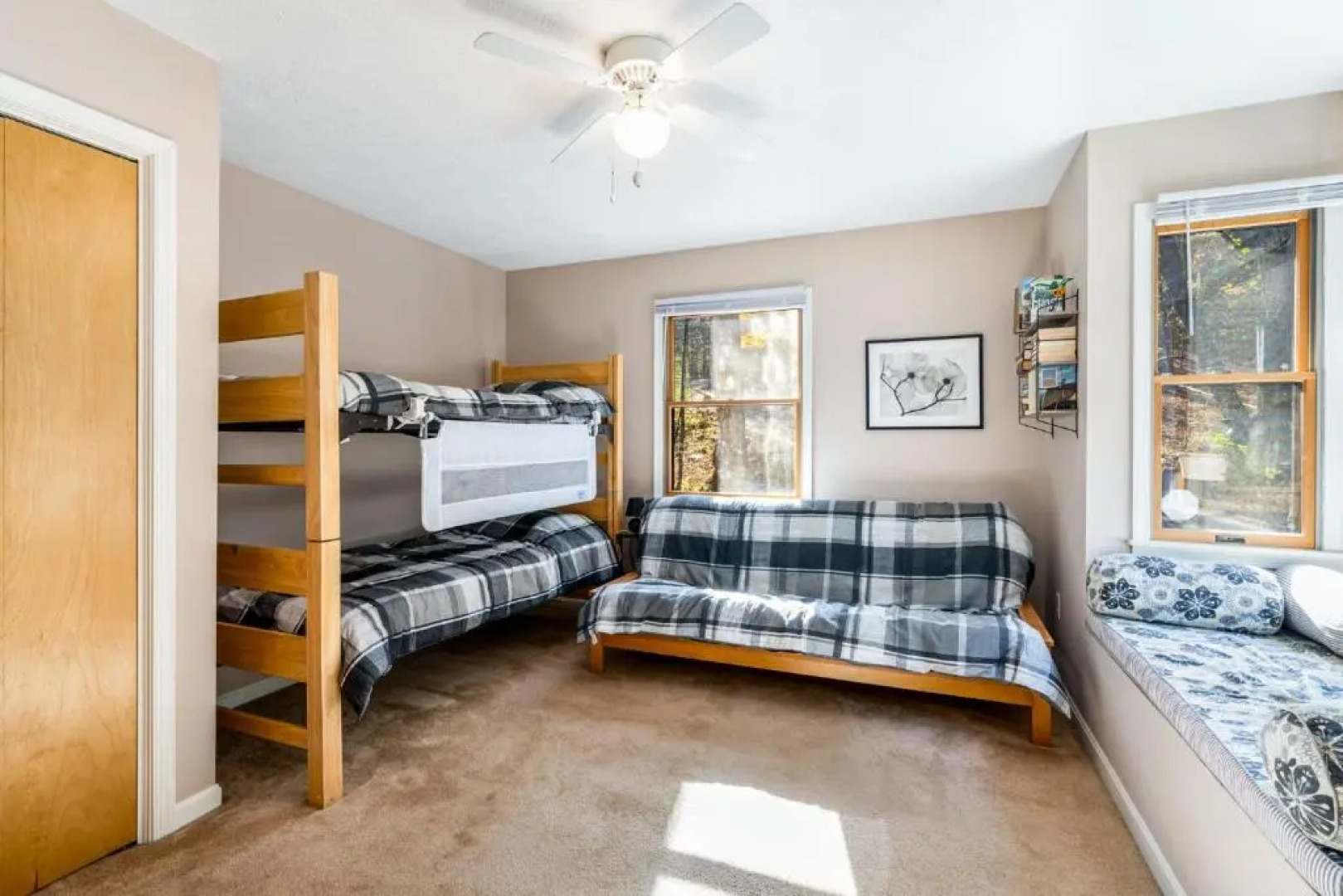 Private Creek, Hot Tub, Huge Deck at Chalet Cabin