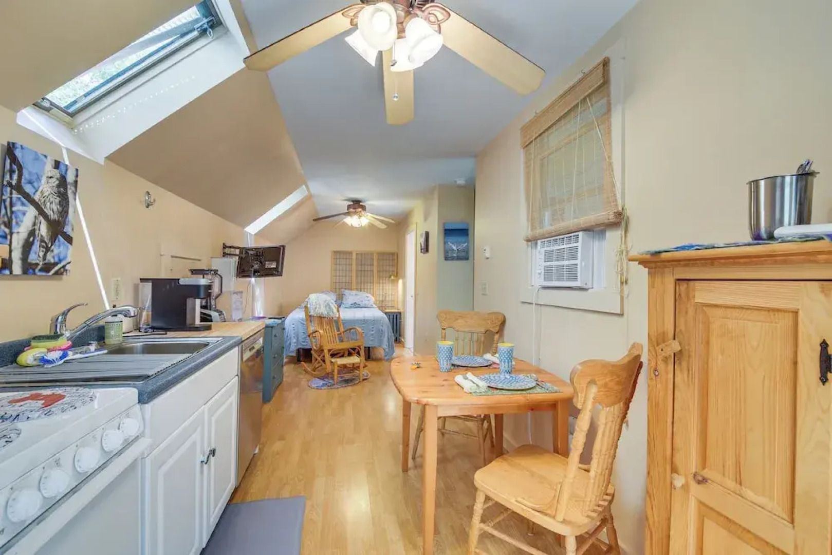 Cozy Boothbay Studio w/ Patio ~ 5 Mi to Harbor!