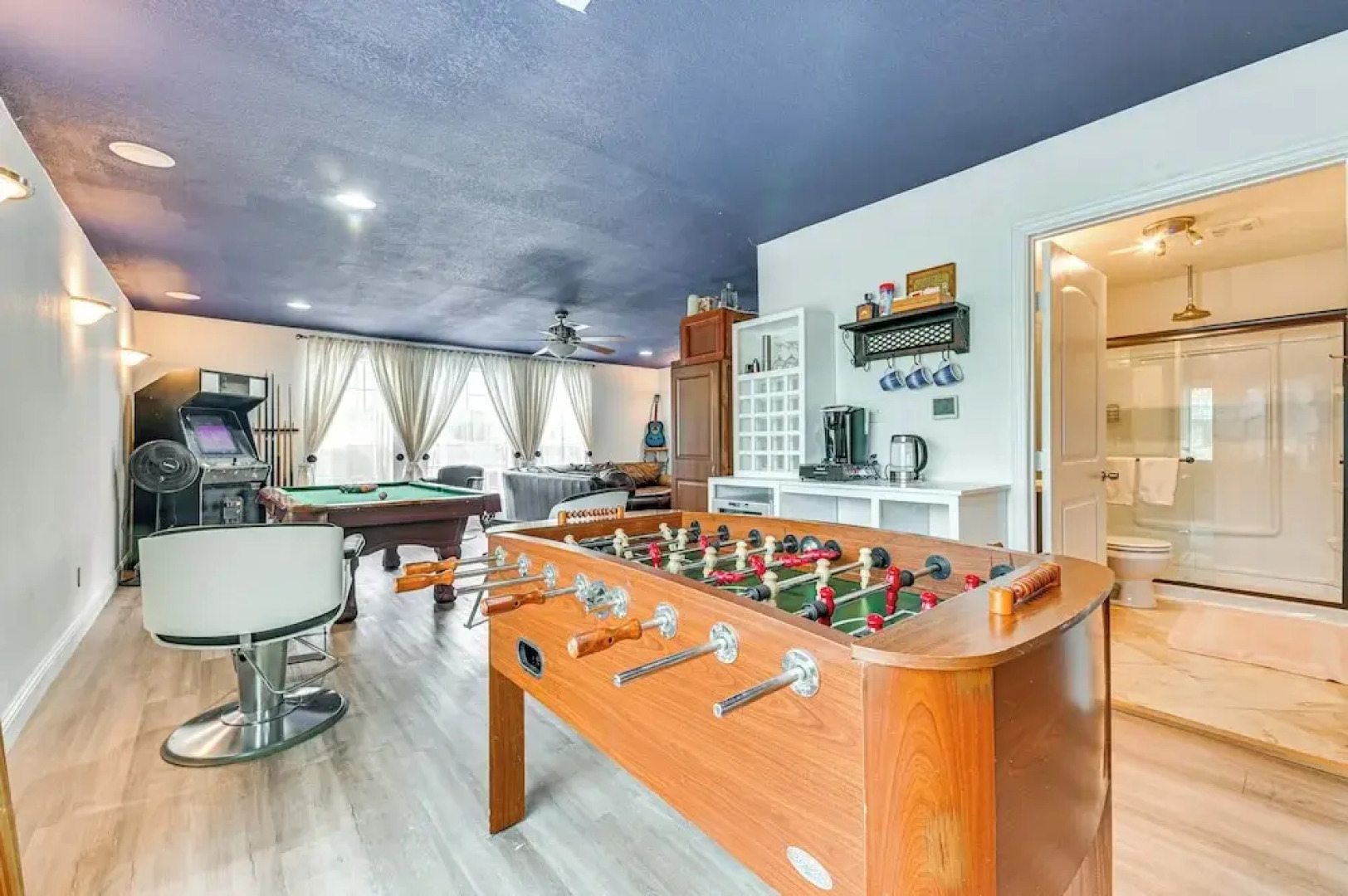 Spacious Family Home w/ Fenced Yard in DFW Area