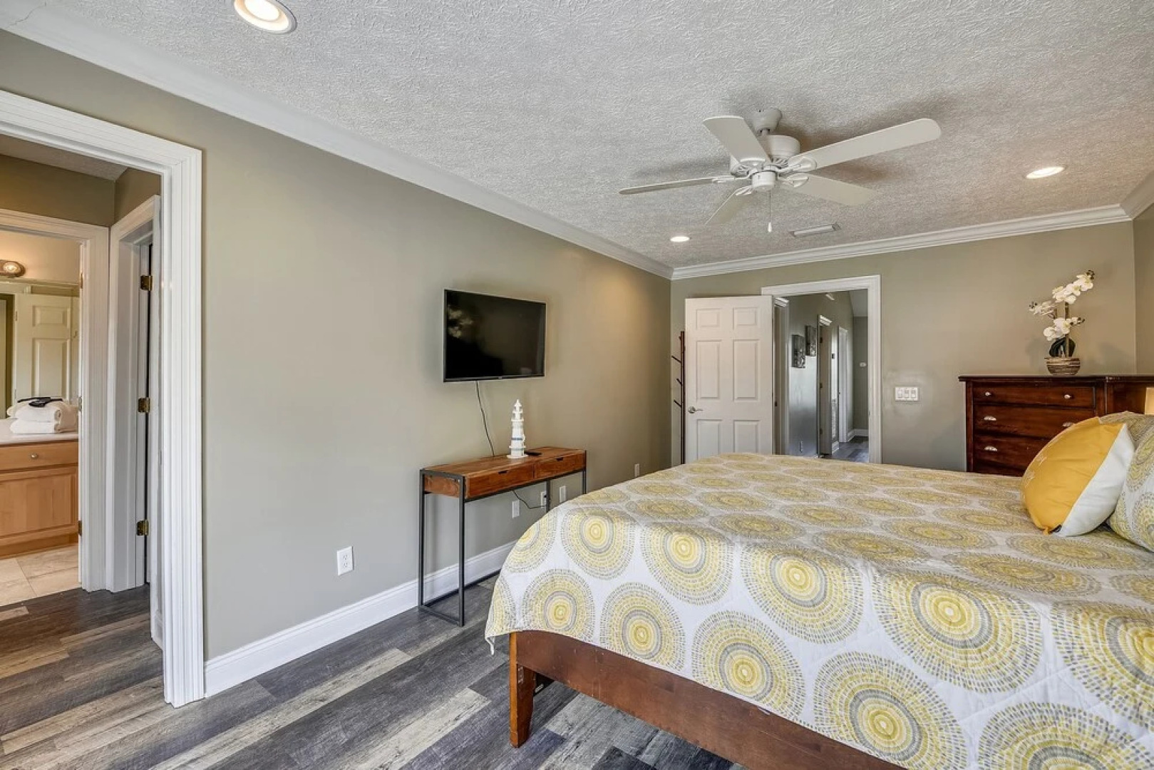 Serenity Beach by Book That Condo