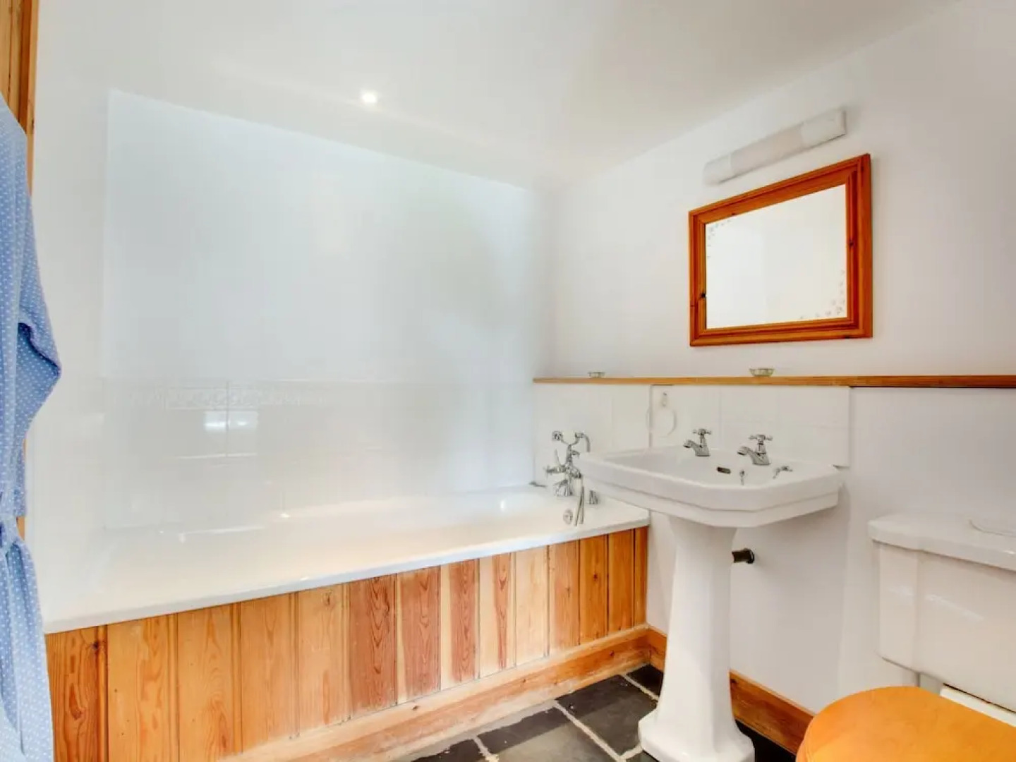 Superb Holiday Home in Broad Street Kent With Graden