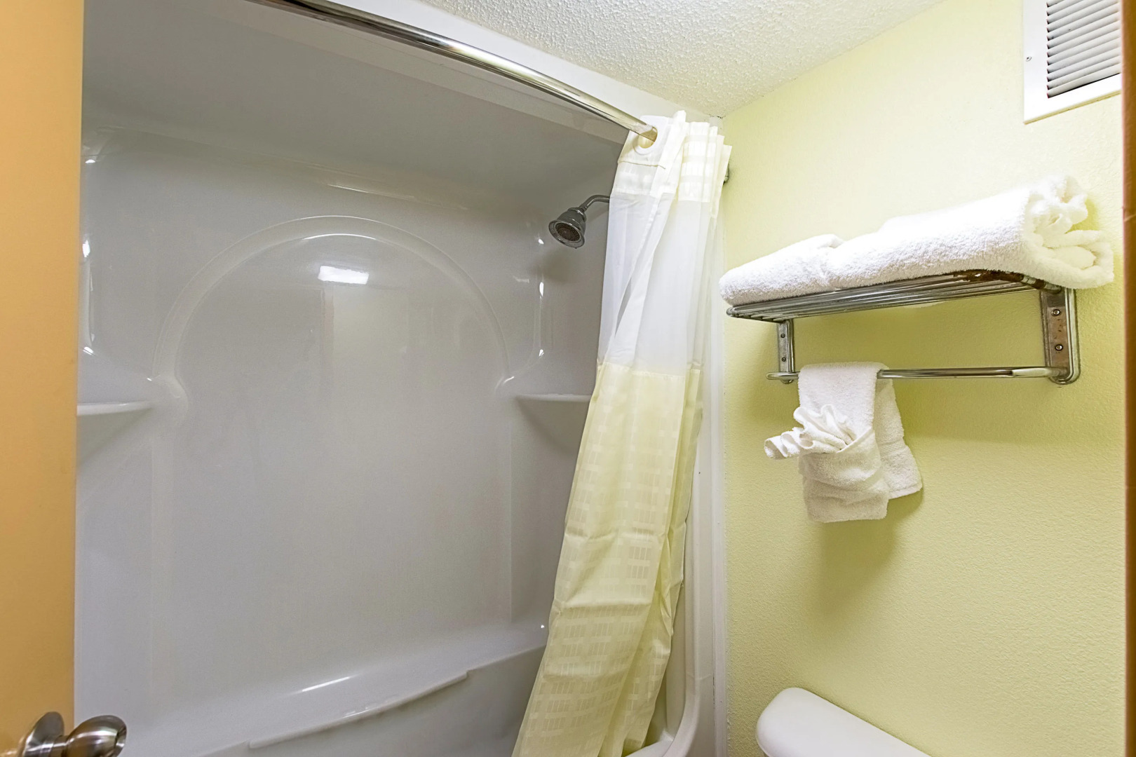 Quality Inn & Suites Ft. Jackson Maingate