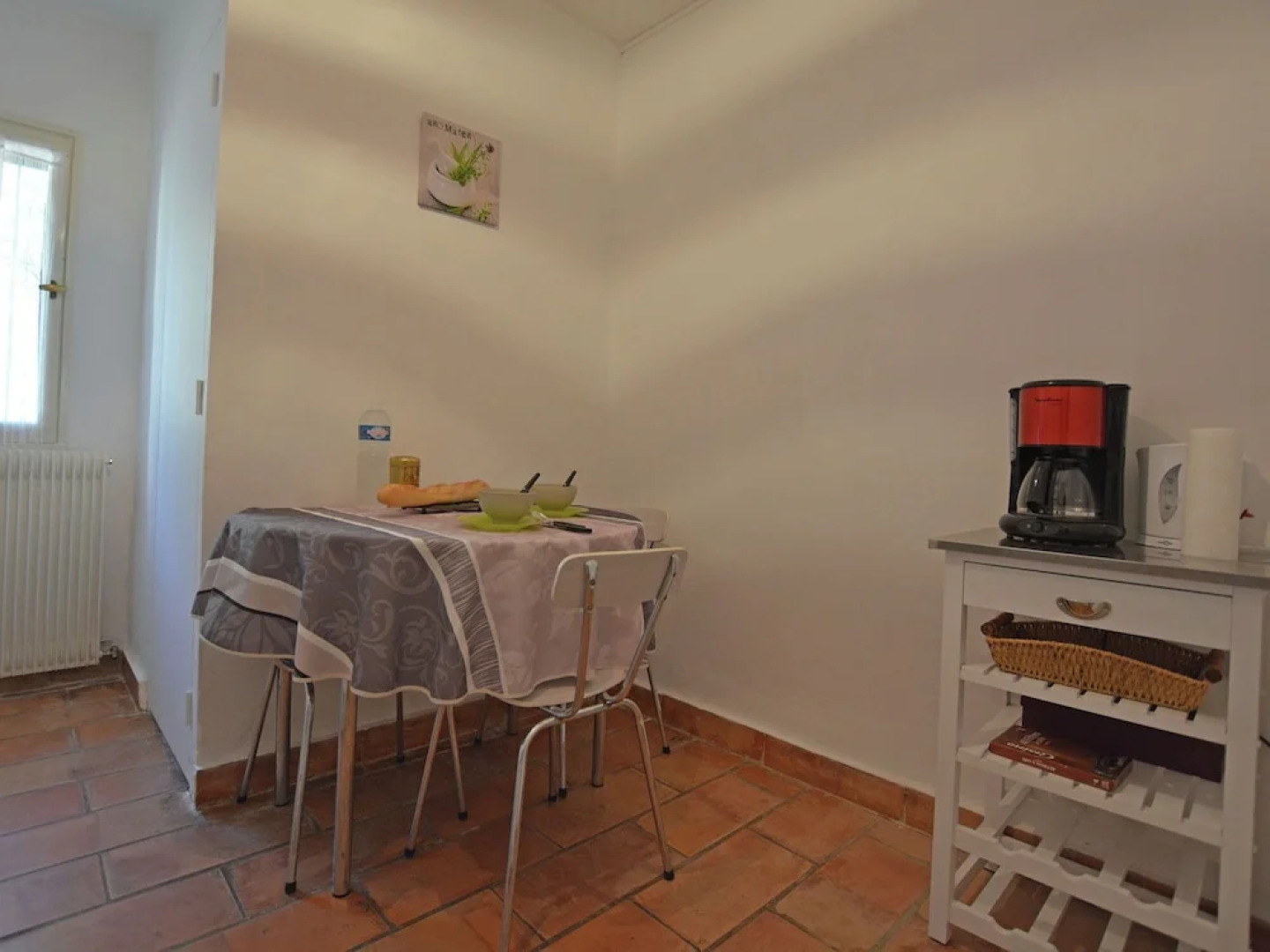 Cushy Villa in Vergèze With Fenced Garden, Terrace, Barbecue