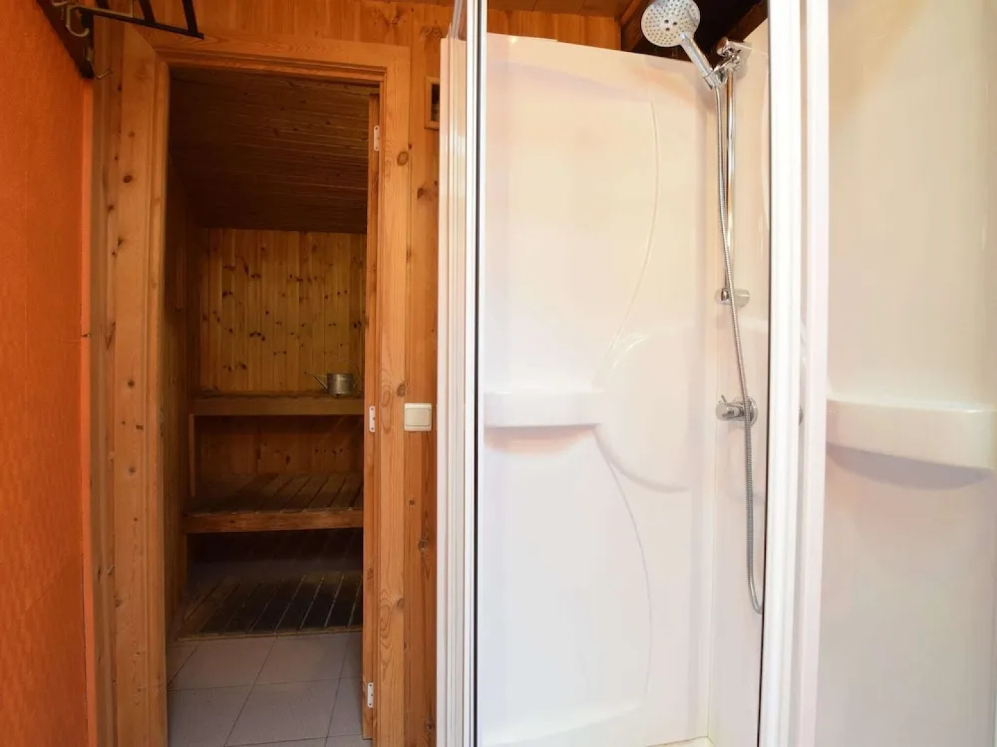 Quaint Cottage In Petite Langlire With Jacuzzi