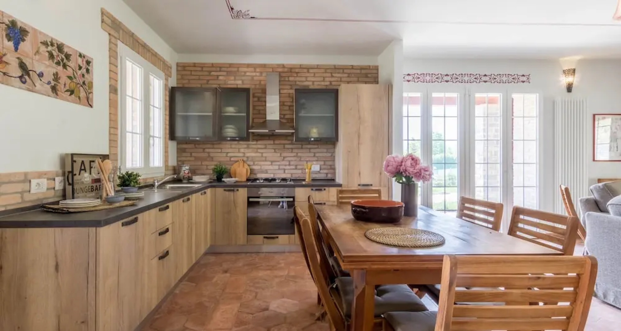 JOIVY Superb Villa For 7 W/Backyard And Bbq Area In Vaccarezza