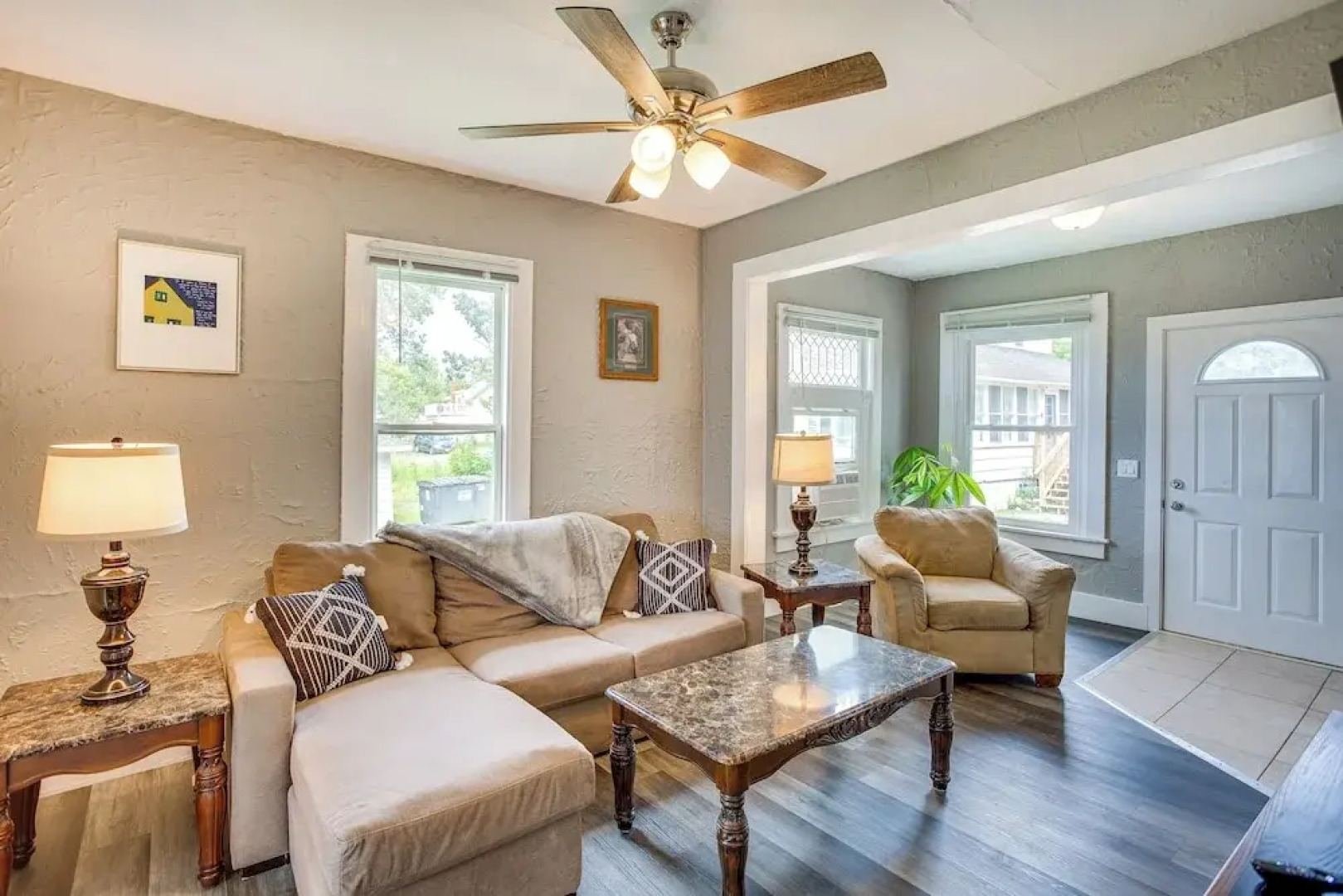 Lakefront Mound Getaway: Near Snowmobiling Trails!