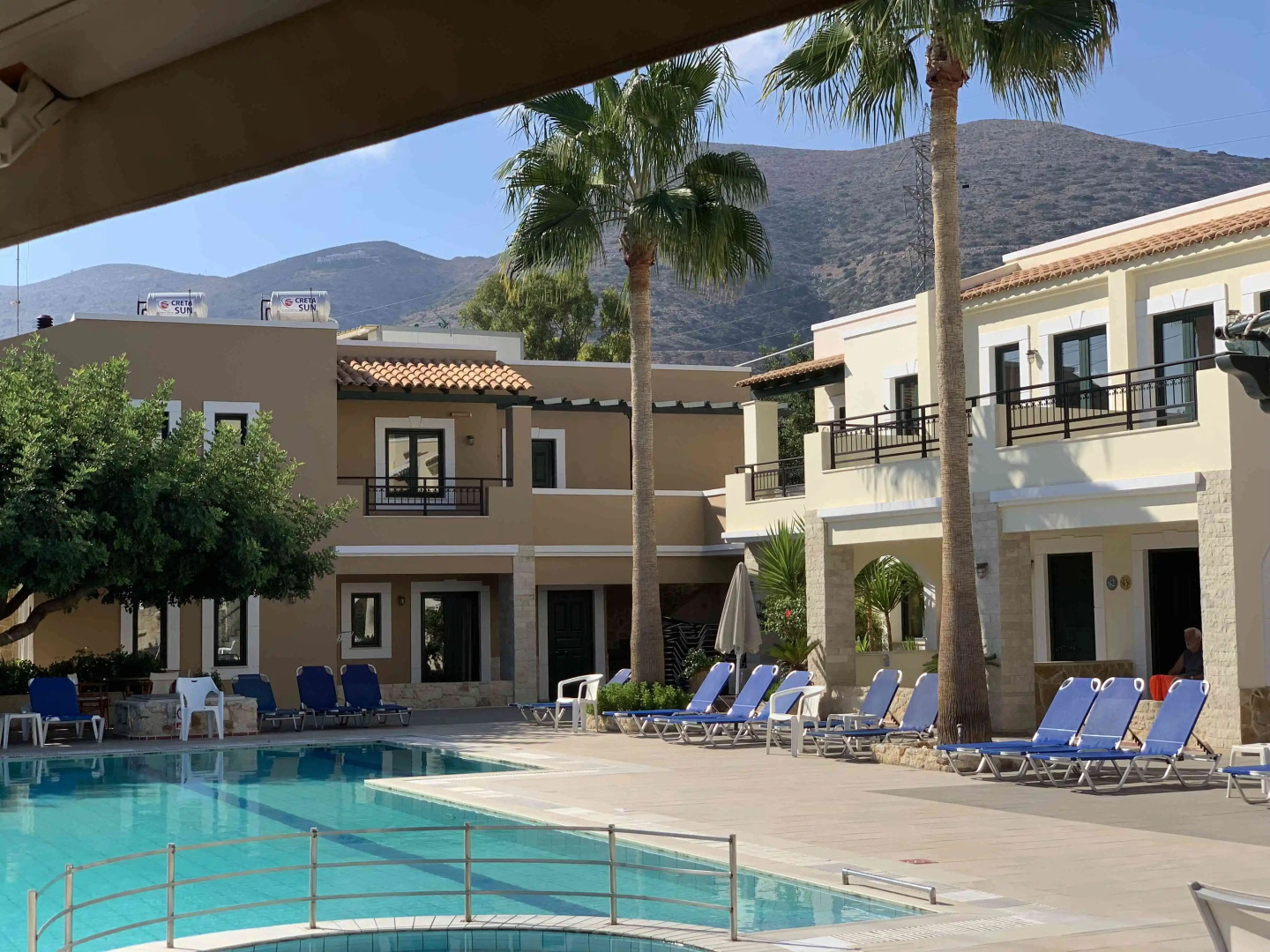 Dionysos Apartments and Studios