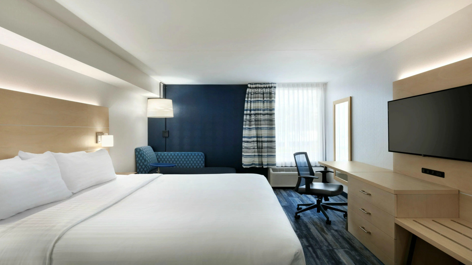 Holiday Inn Express Williamsbrg Busch Gardens Area by IHG