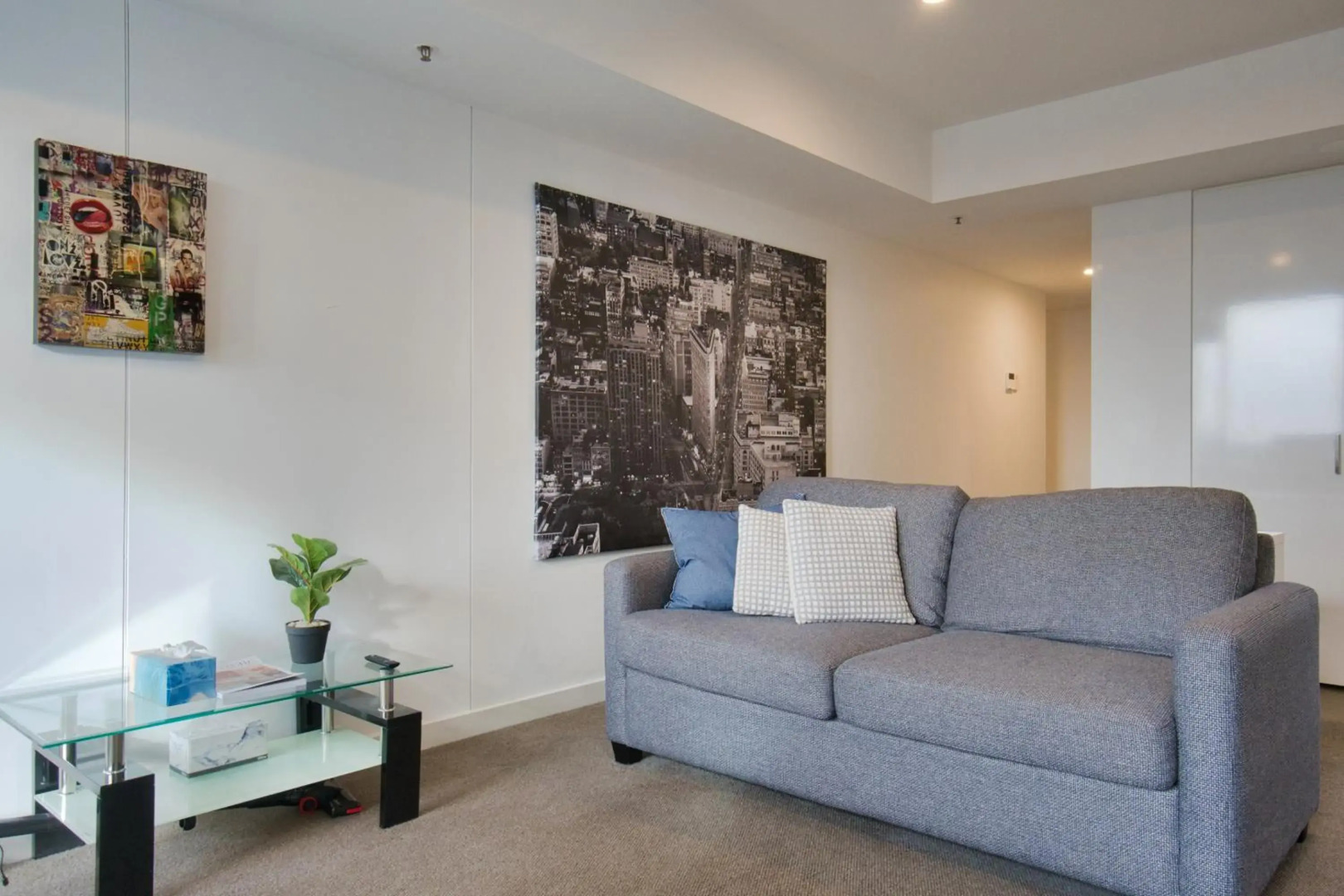 Luxury 2 Bedroom Apartment - Adelaide CBD